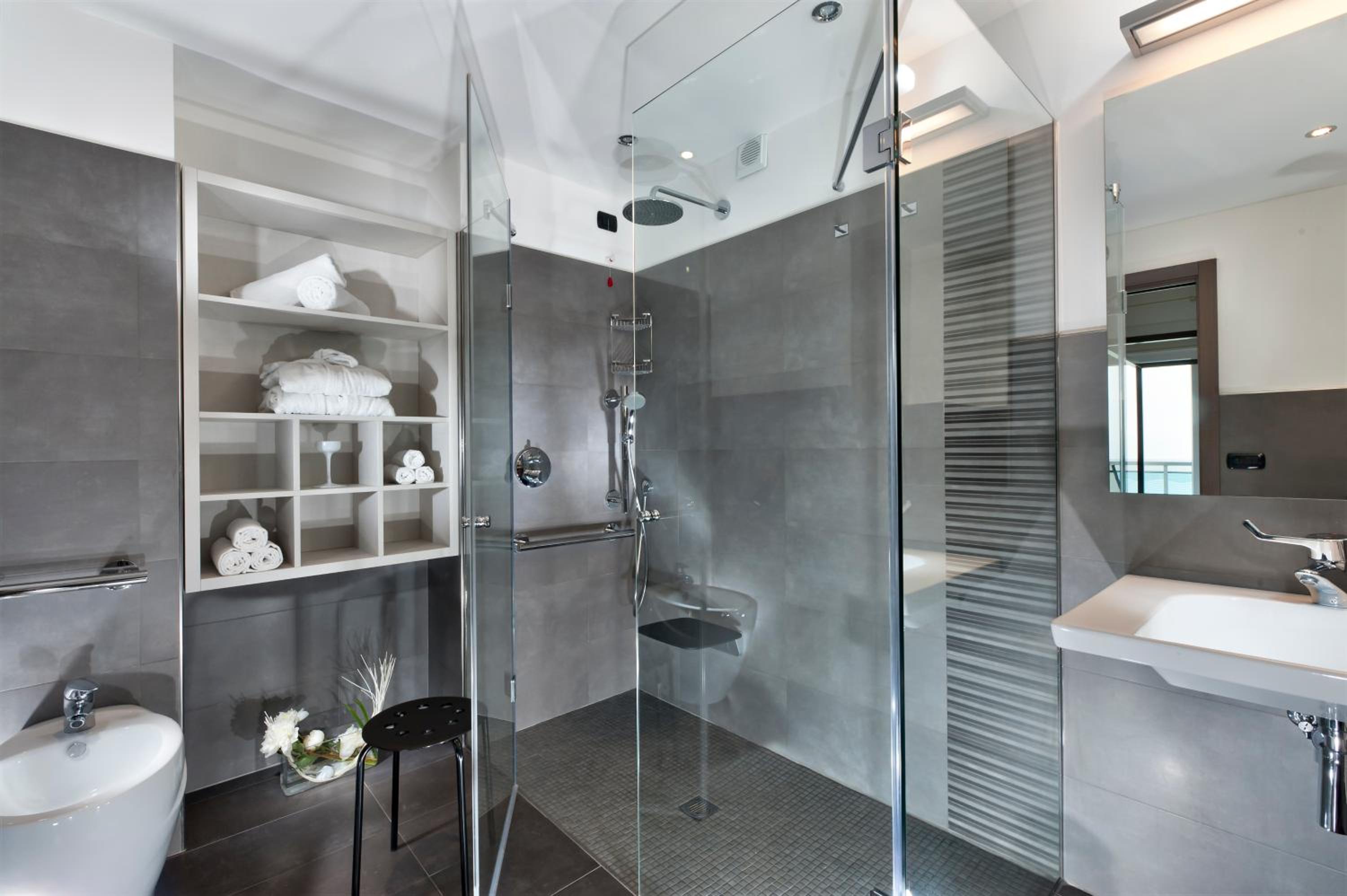 Suite - Photo 7
