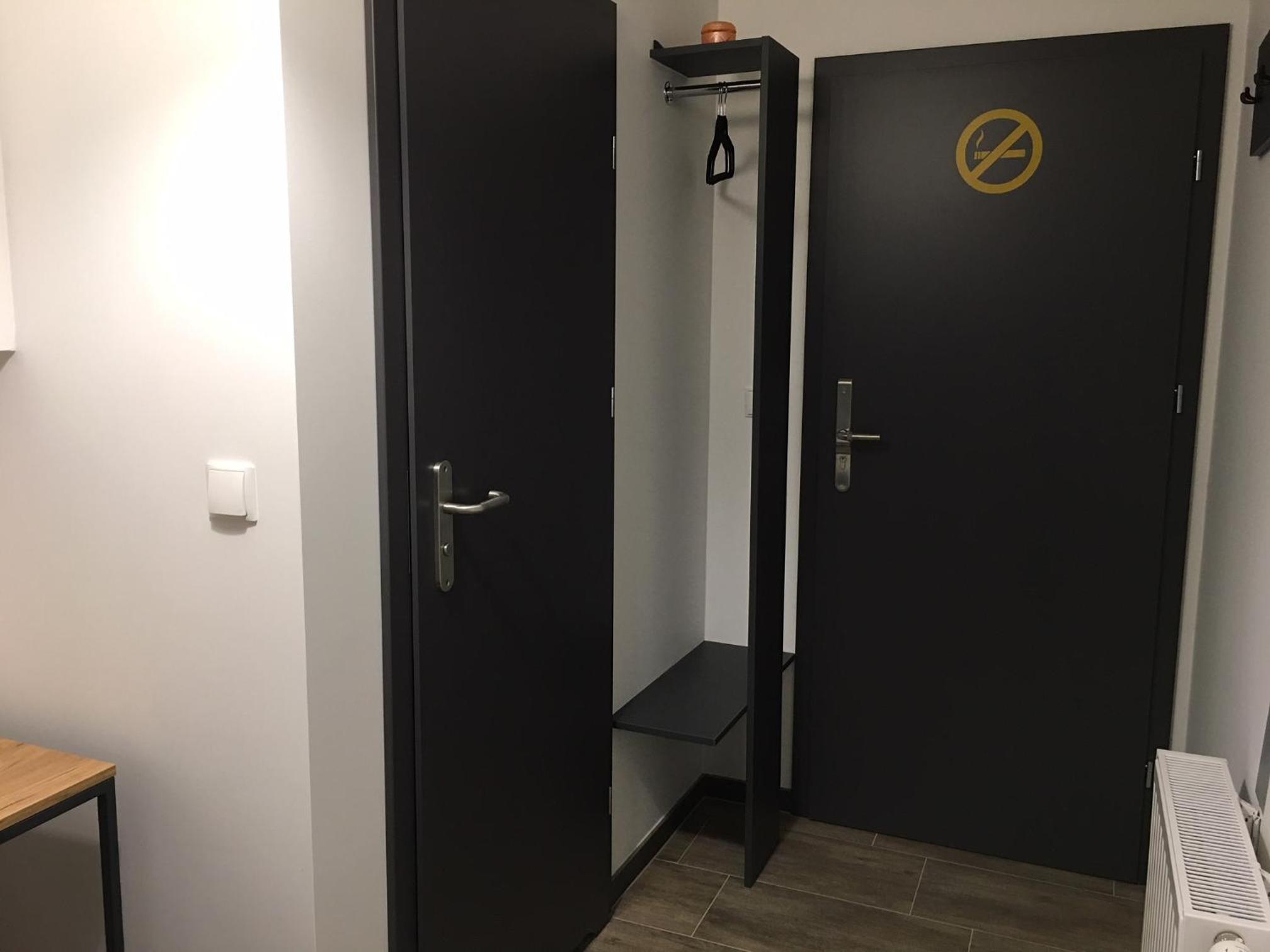 Single Room with Private Bathroom photo 2