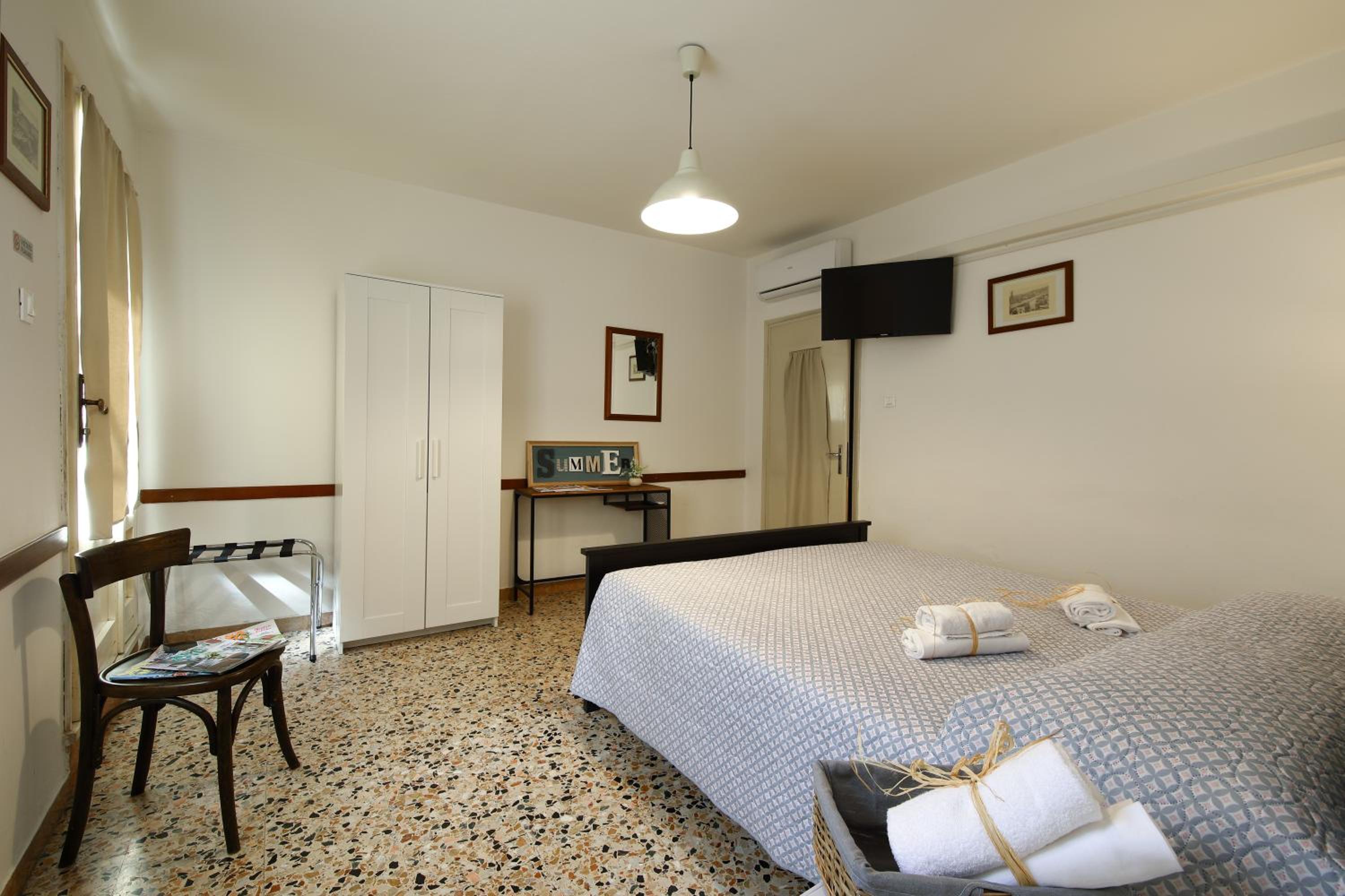 Classic Triple Room - Photo 2