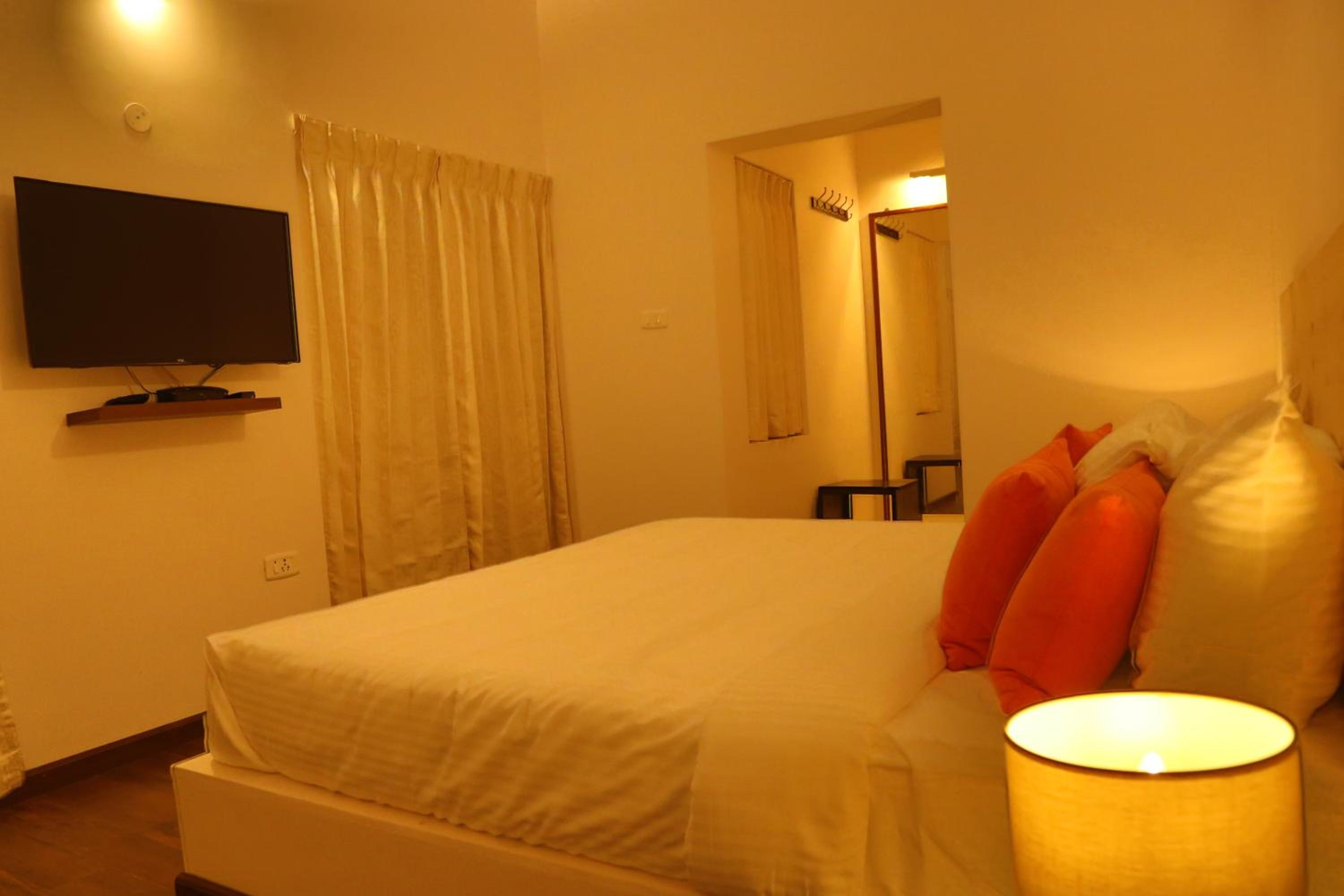 Deluxe Double Room with Balcony photo 1