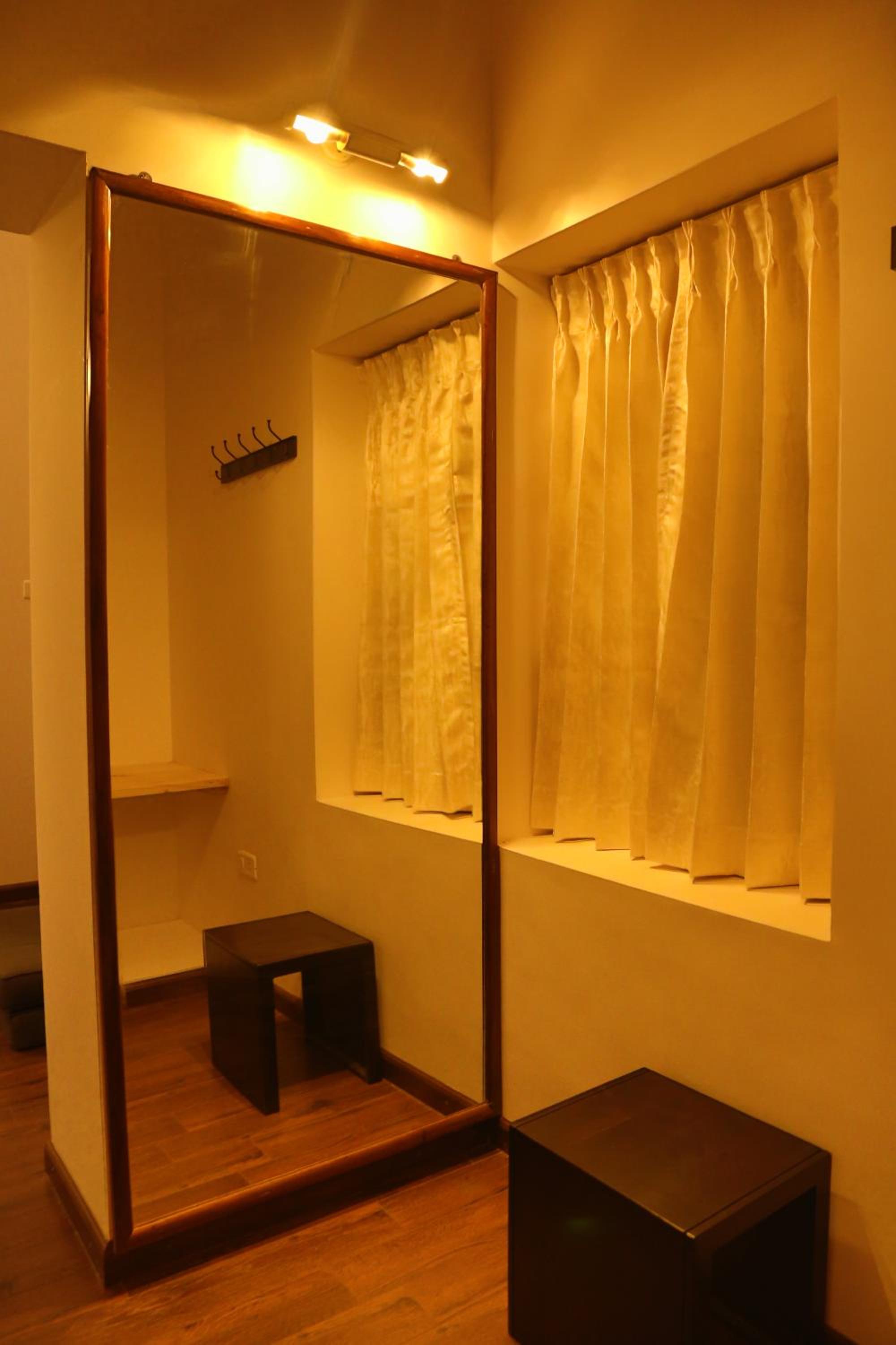 Deluxe Double Room (2 Adults + 1 Child) - Photo 7