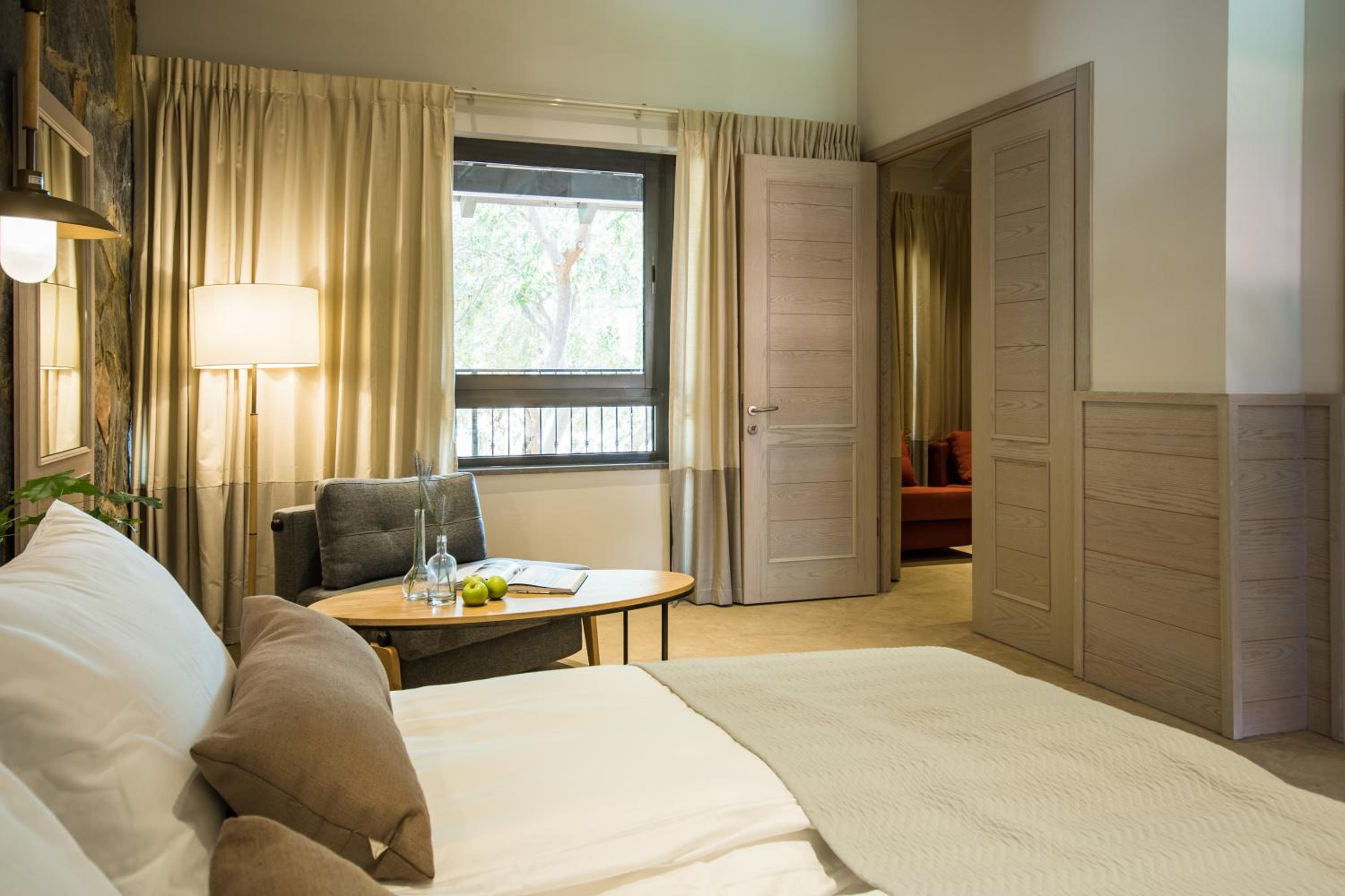 Suite with Balcony - Photo 7