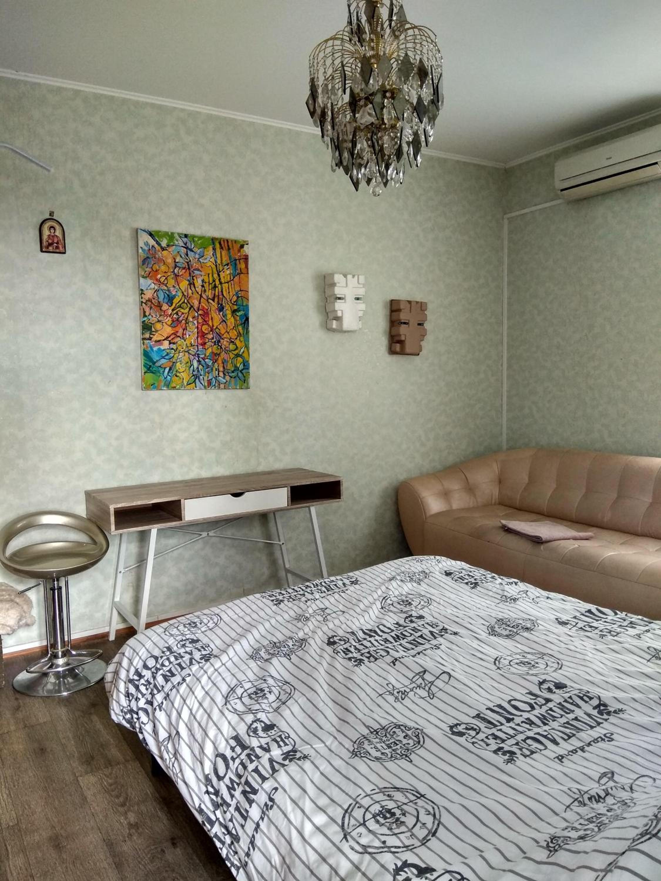 Apartment With Shared Bathroom