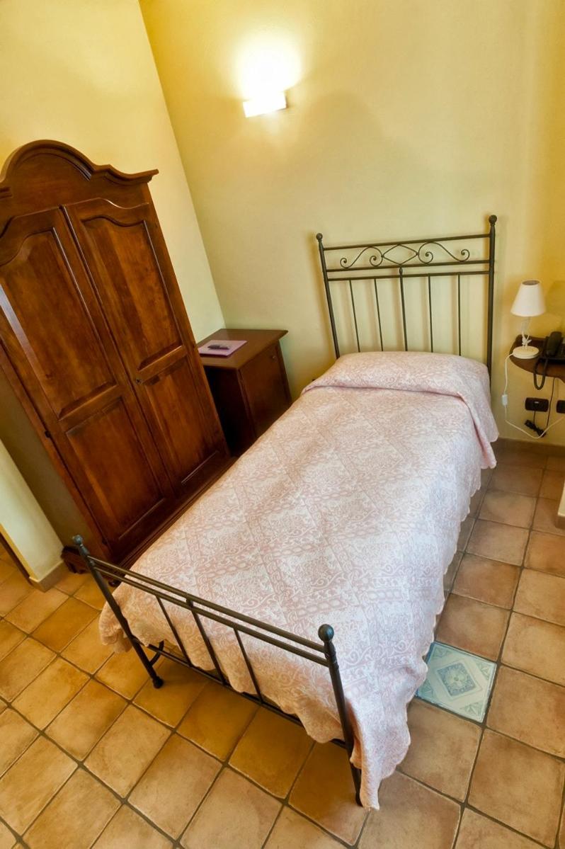 Single Room photo 2