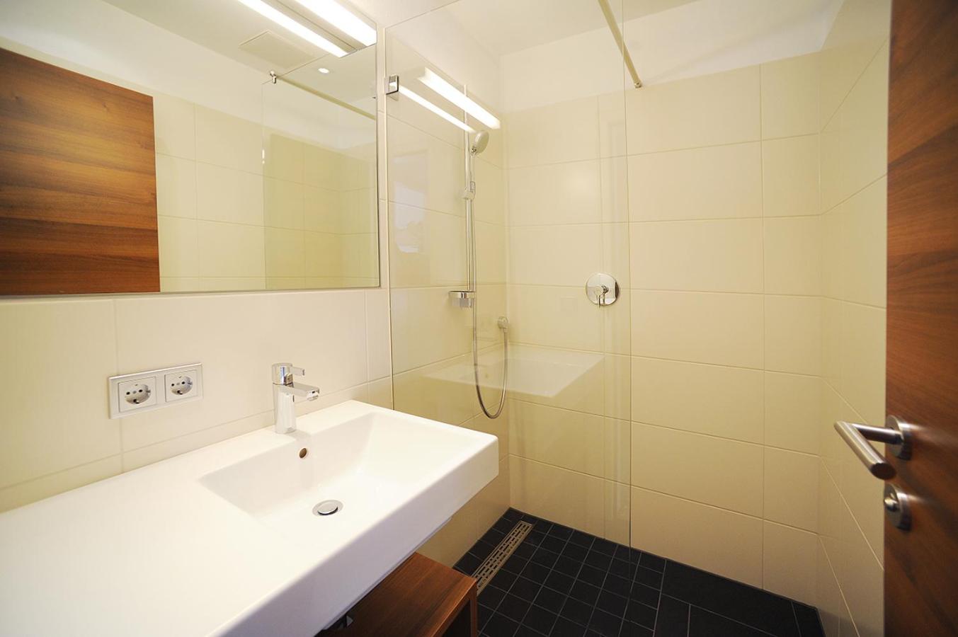 Twin Room - Photo 2