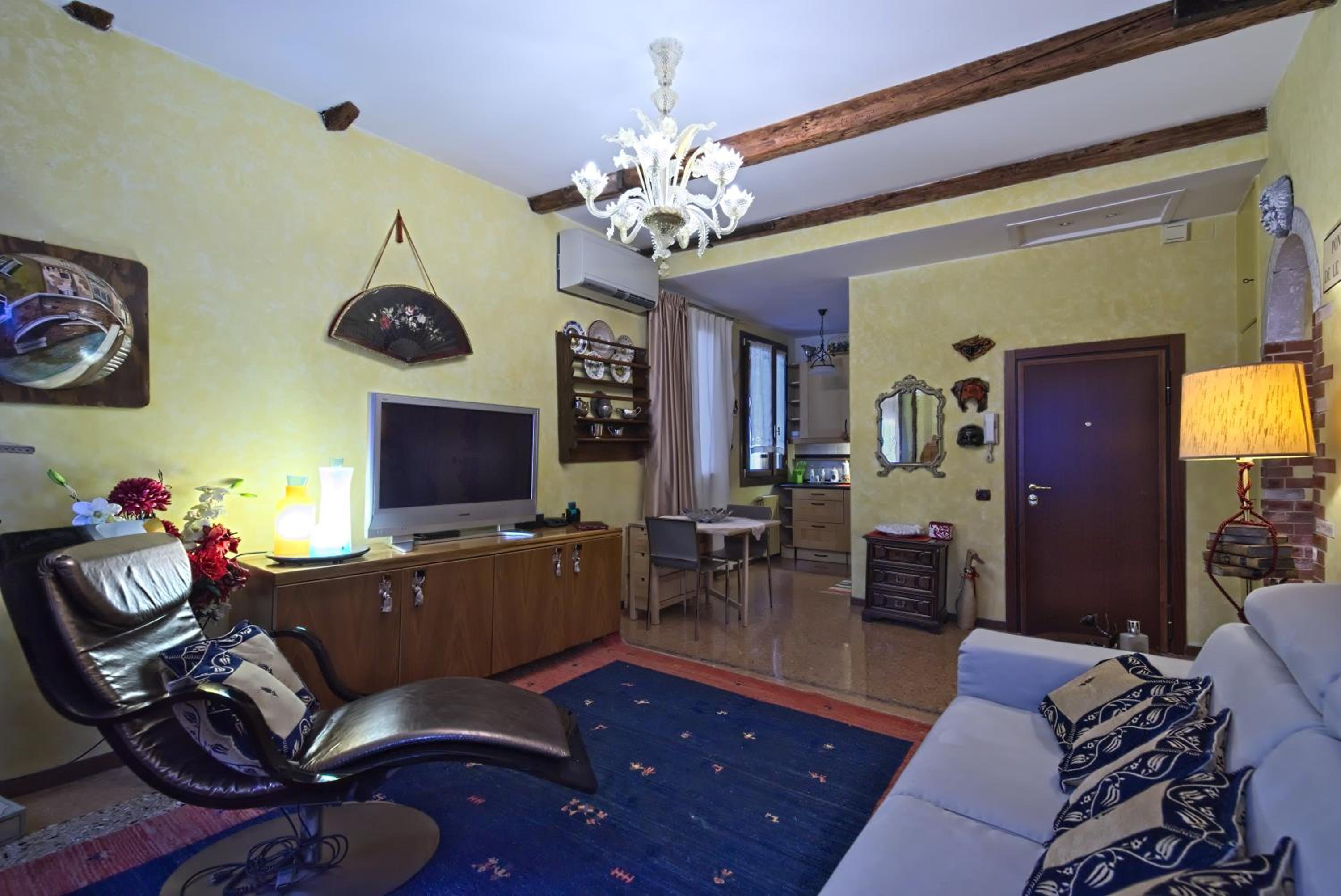 Apartment with Canal View photo 3