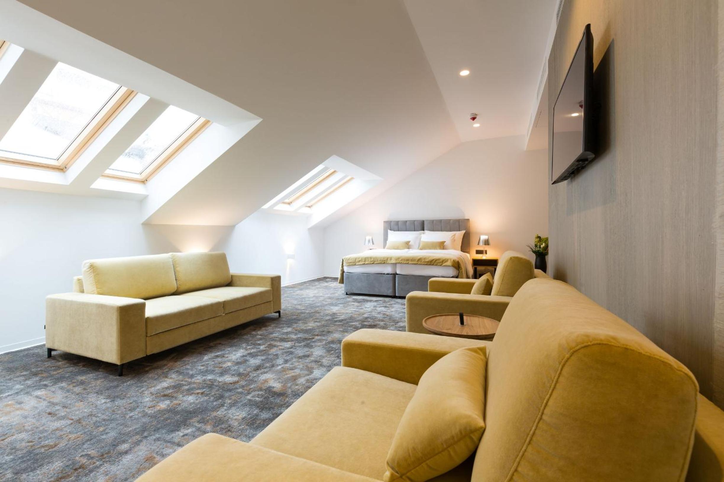  Suite - Photo 1