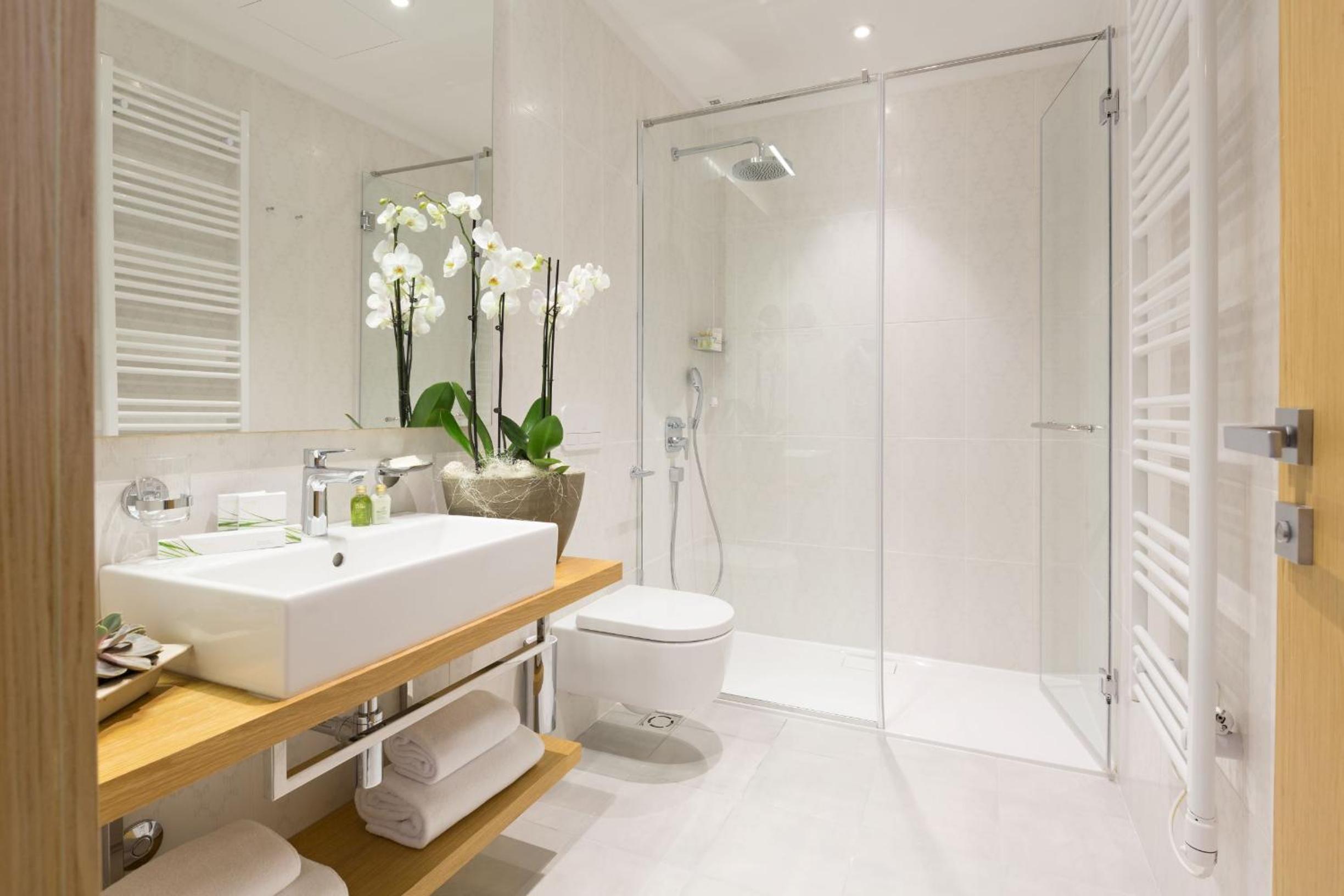 Superior Double or Twin Room - Photo 8