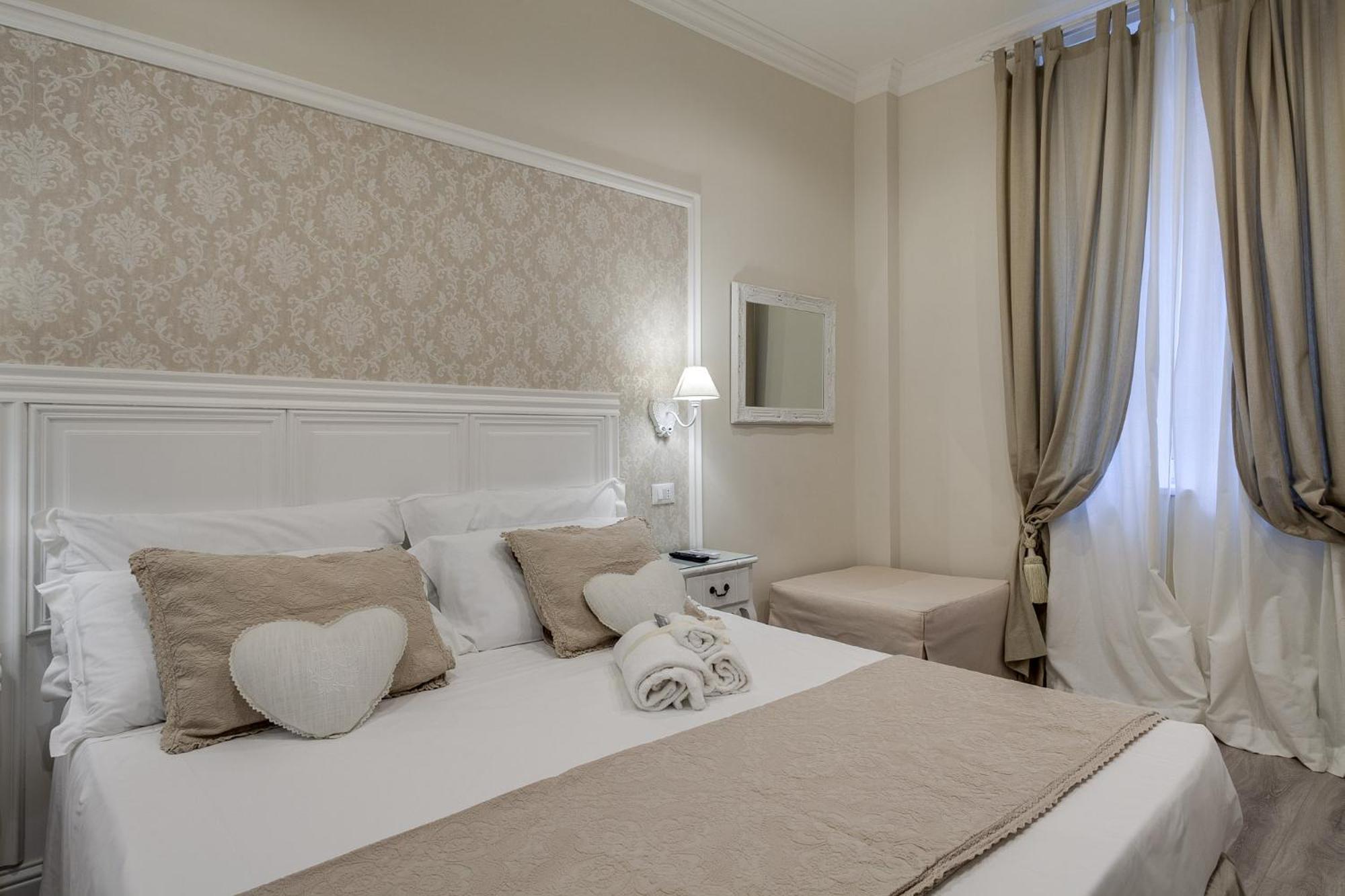 Economy Triple Room photo 2