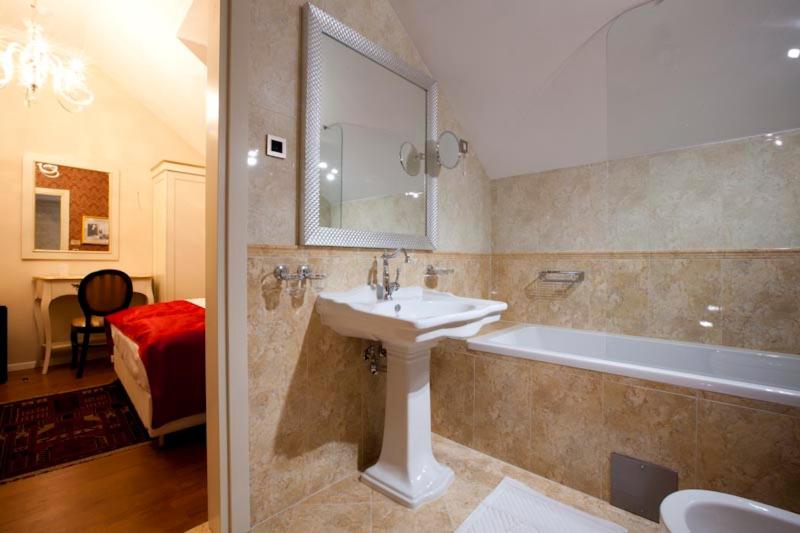 Economy Double Room photo 2