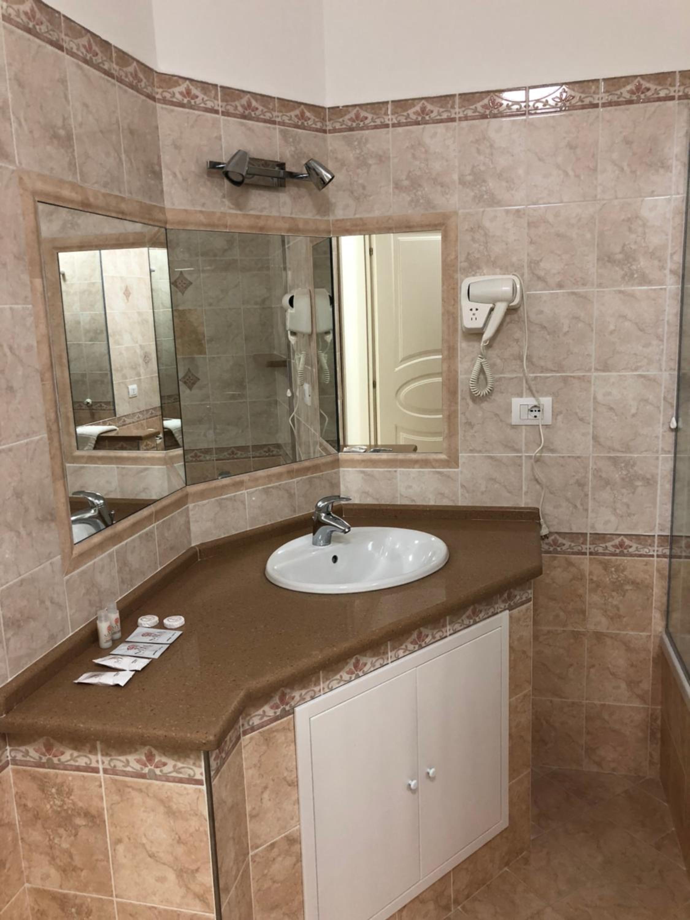 Deluxe Triple Room photo 3