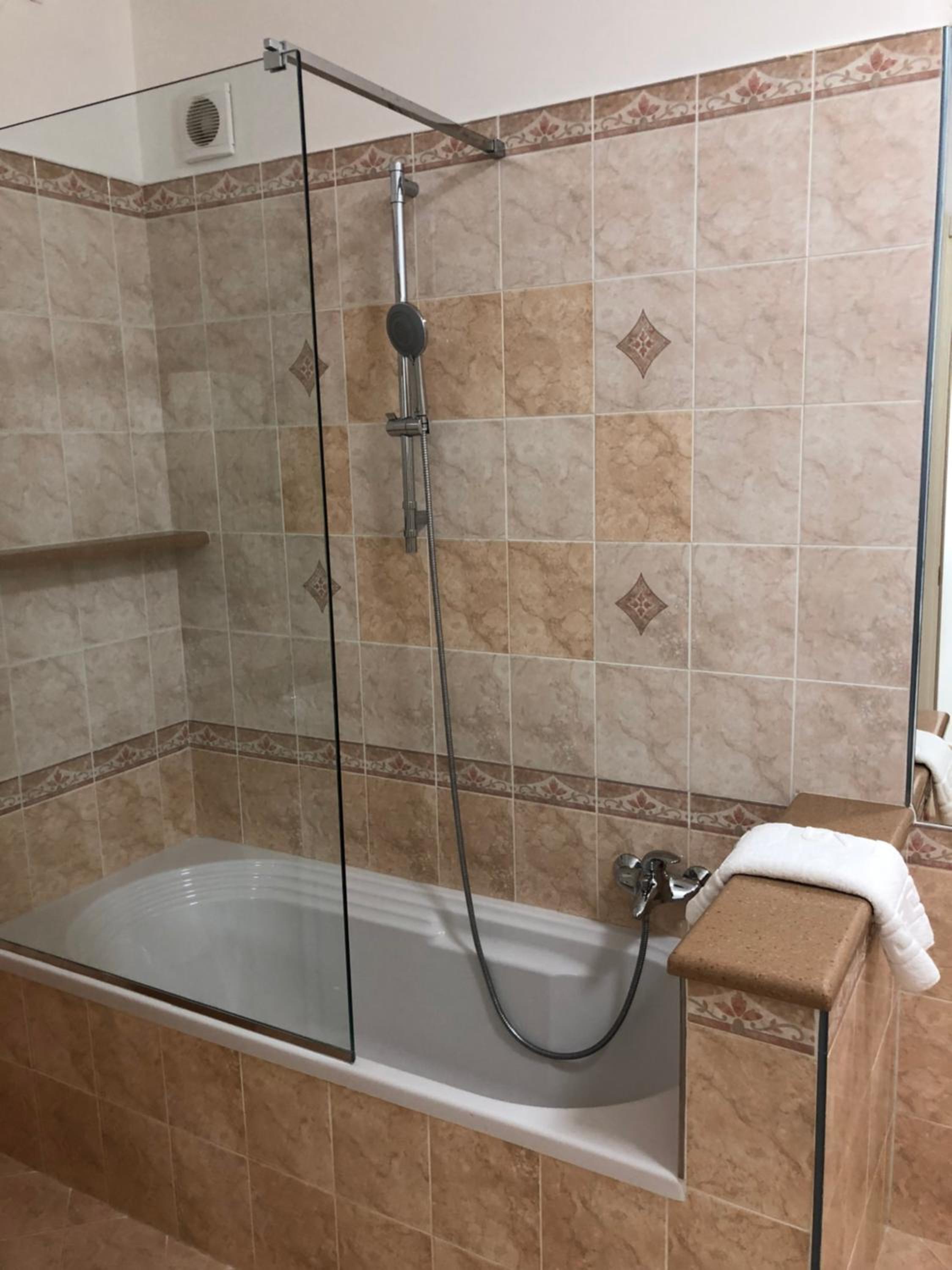 Deluxe Triple Room photo 2