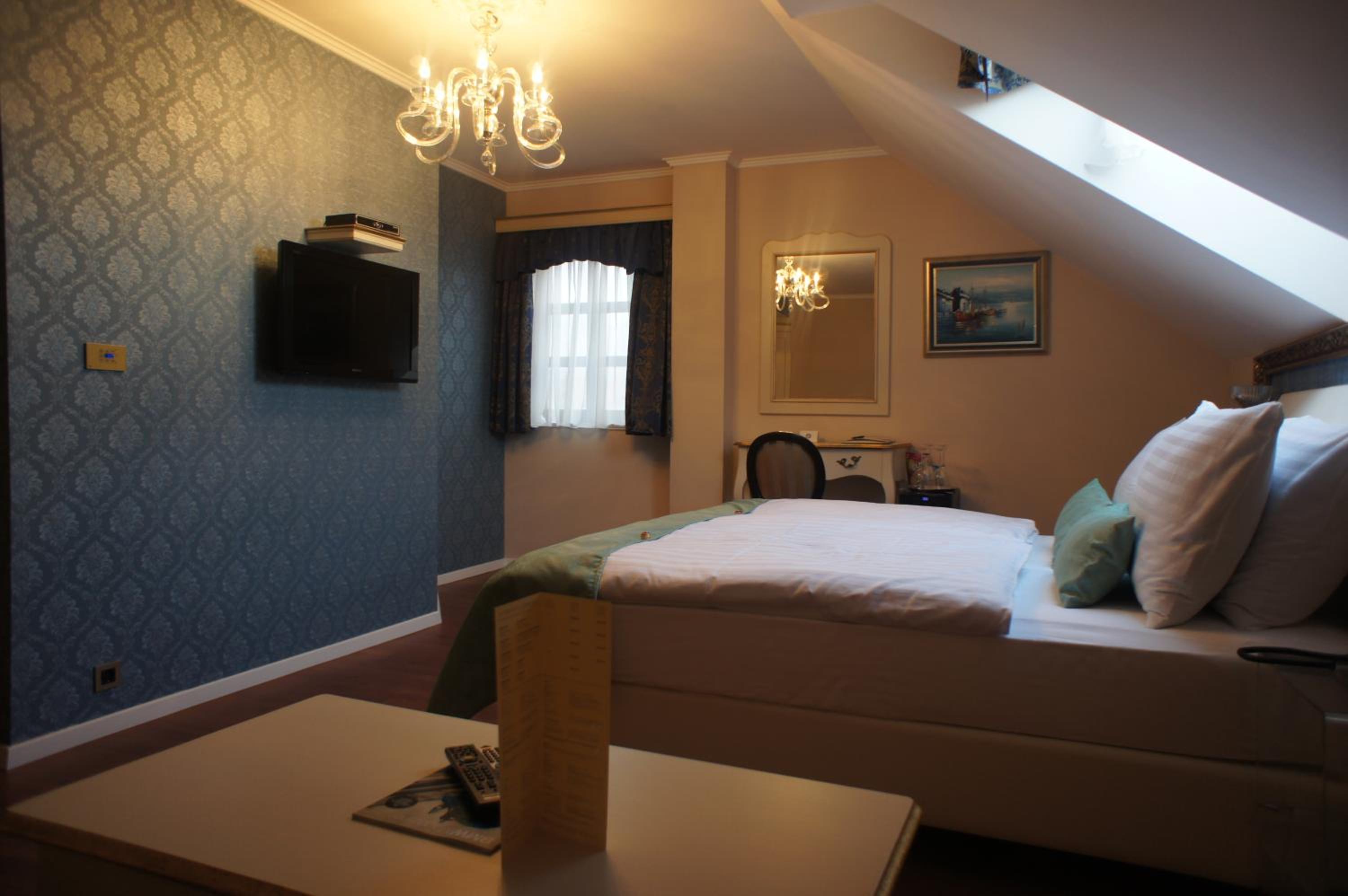Double Room - Photo 5
