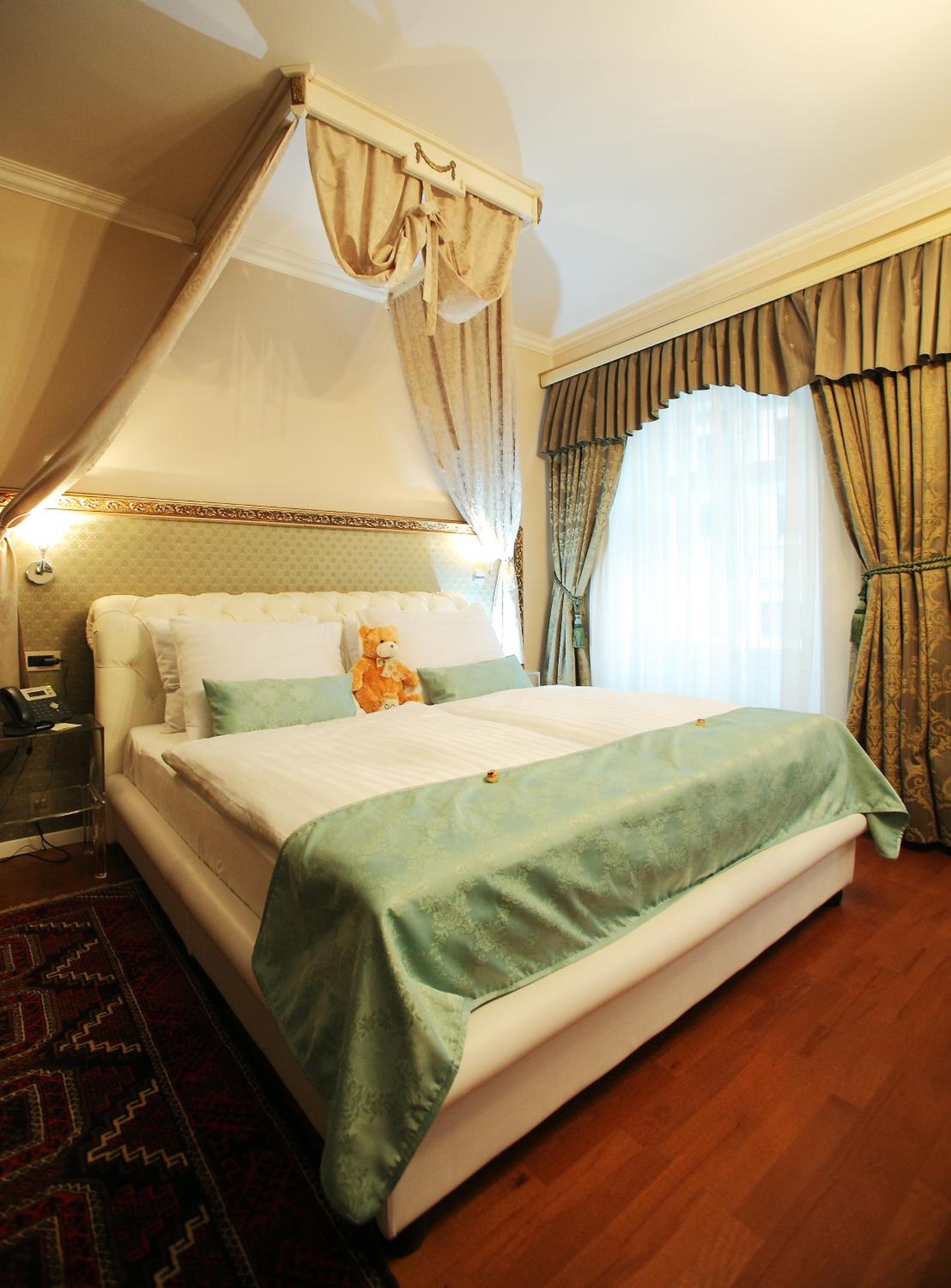 Two-Bedroom Suite - Photo 4