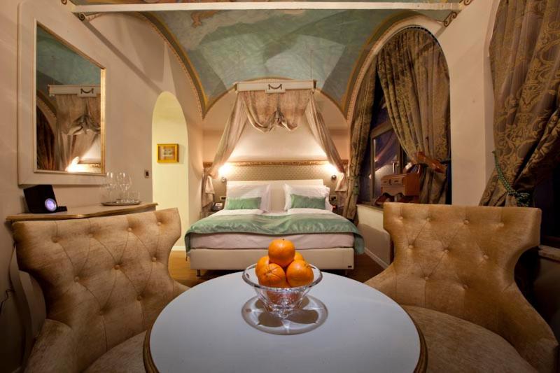Superior Suite with Hot Tub - Photo 3