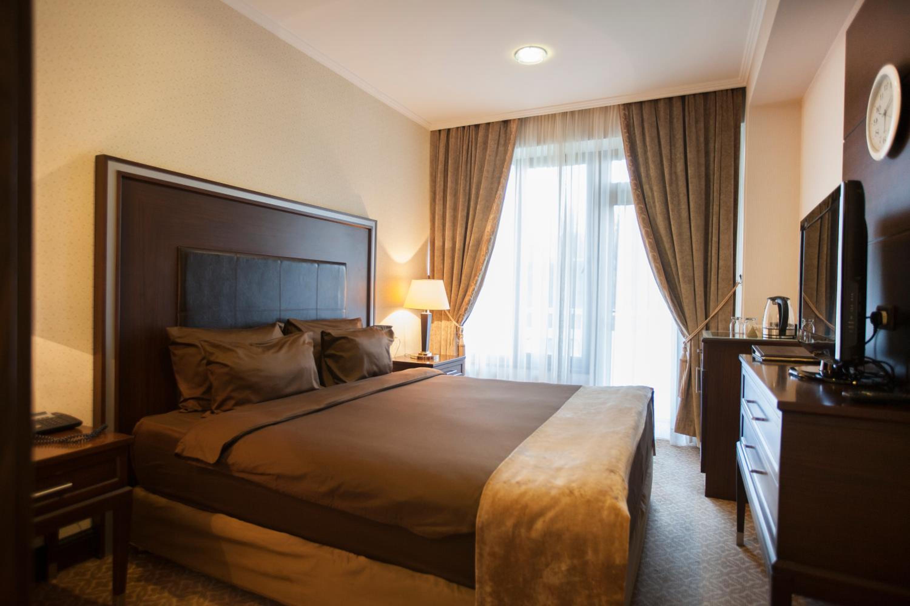 Standard King Room photo 1