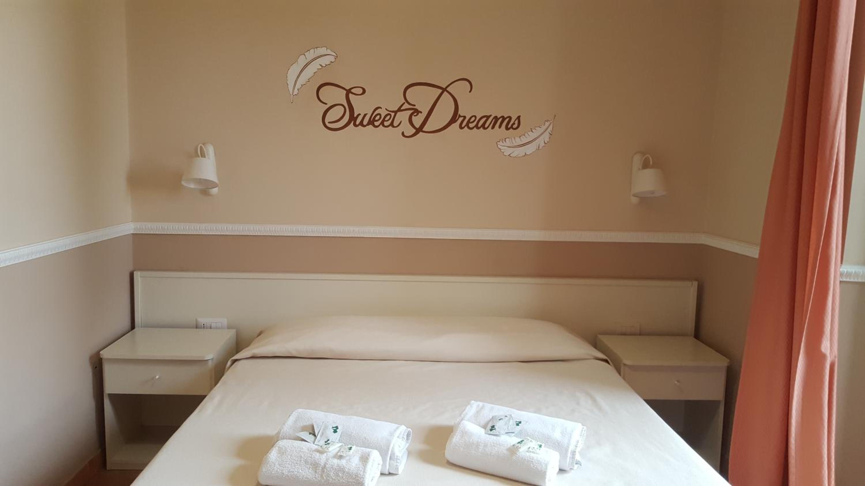 Quadruple Room - Photo 1