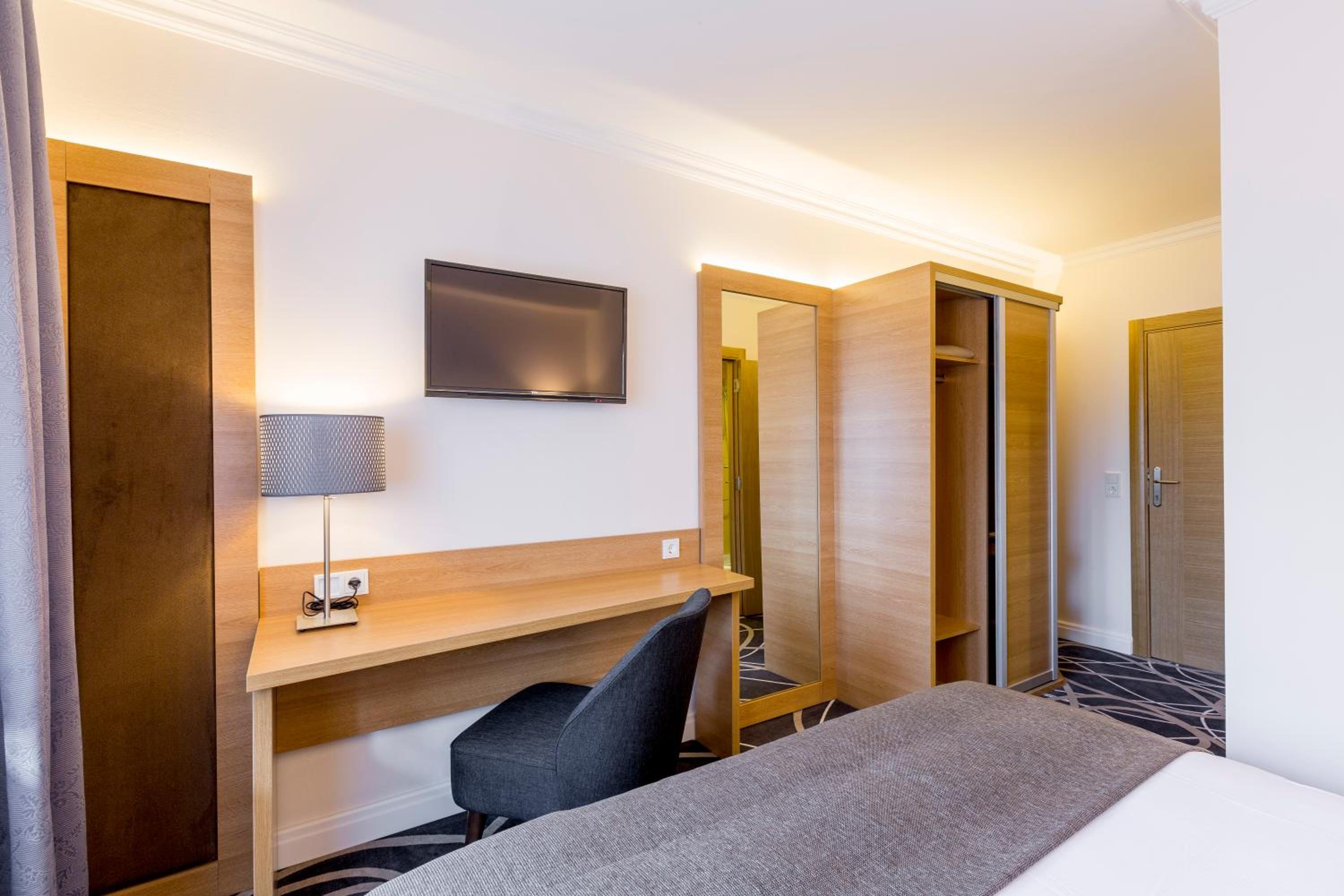Standard Double Room - Photo 4