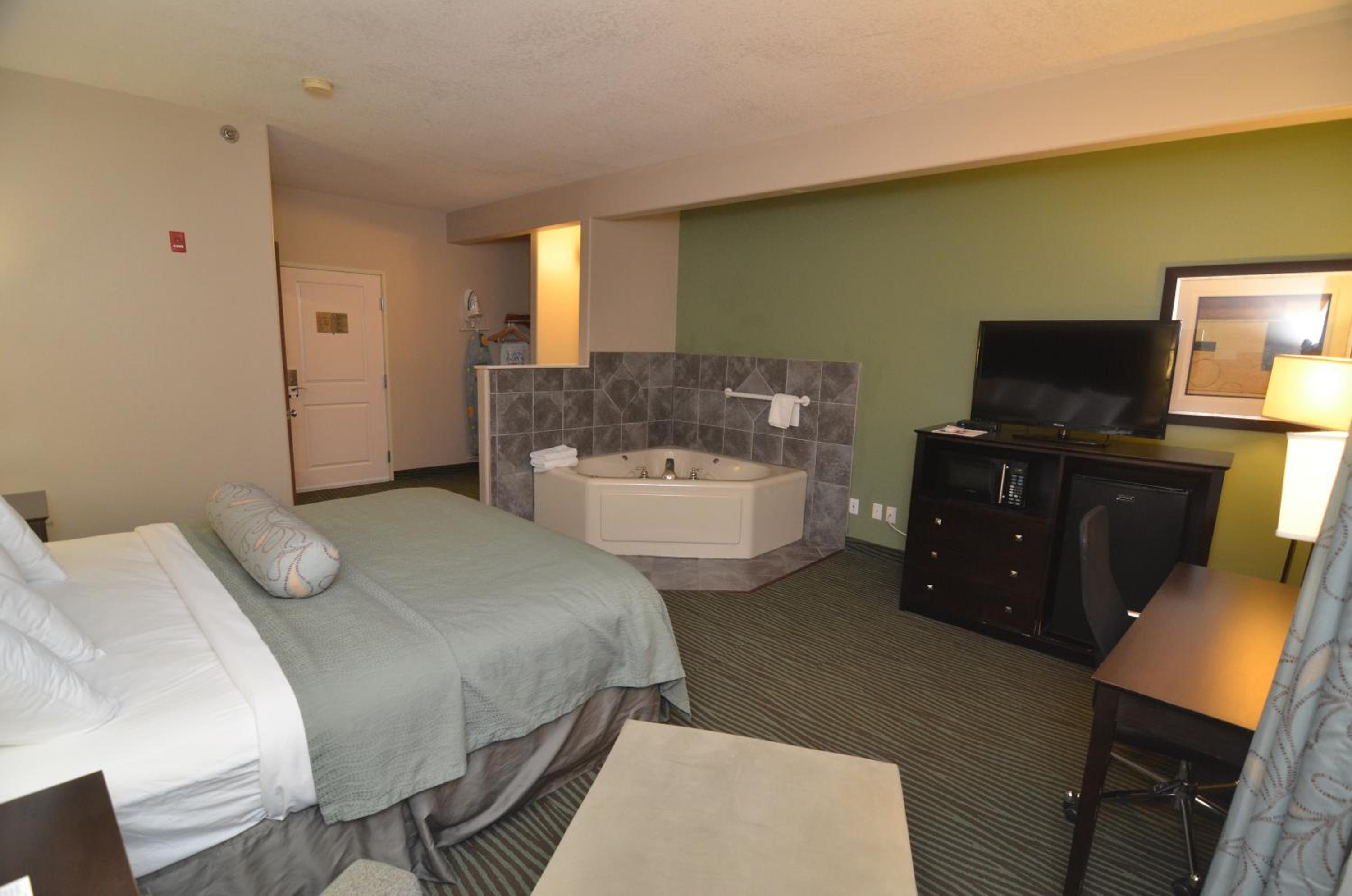 King Suite with Spa Bath photo 3