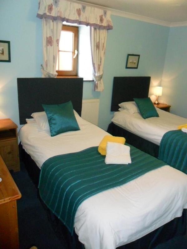 Twin Room - Photo 3
