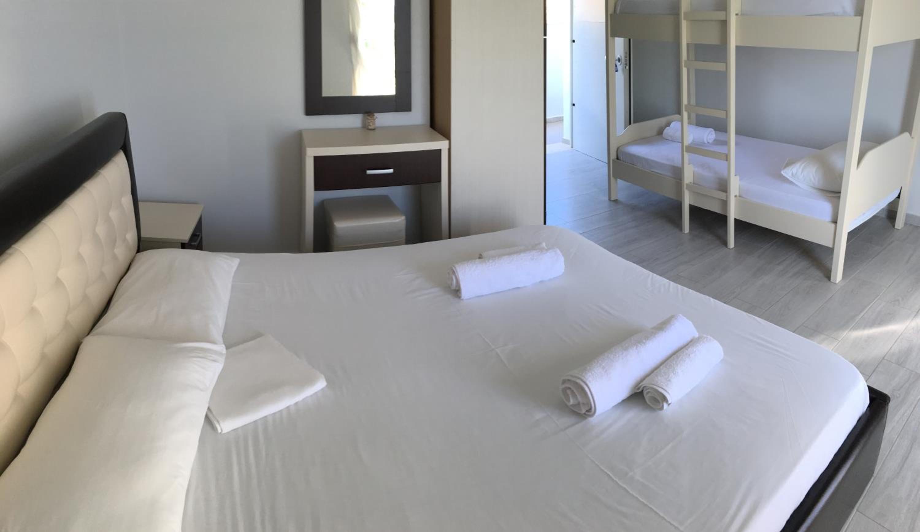 Classic Quadruple Room photo 3