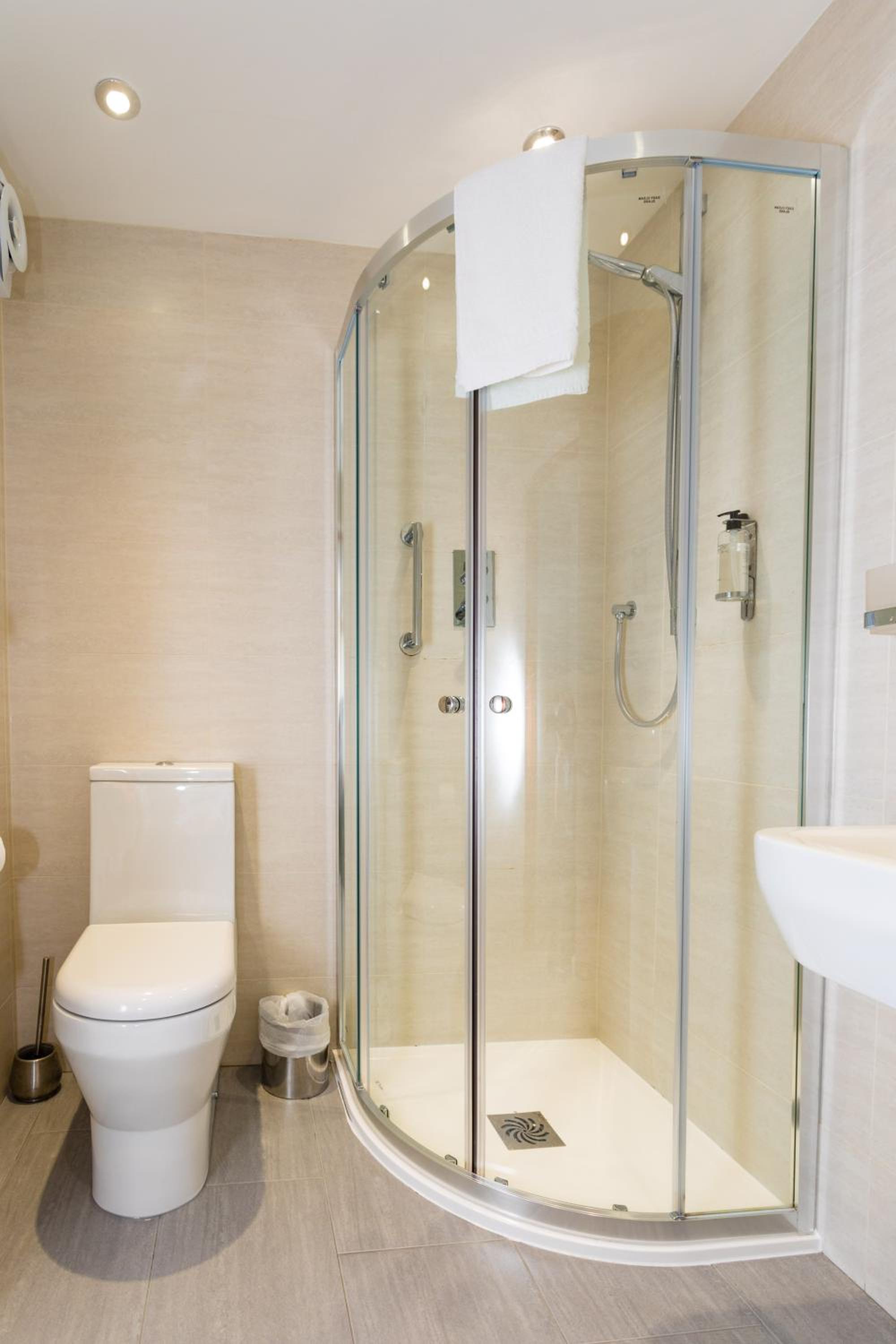 Standard Double Room - Photo 8
