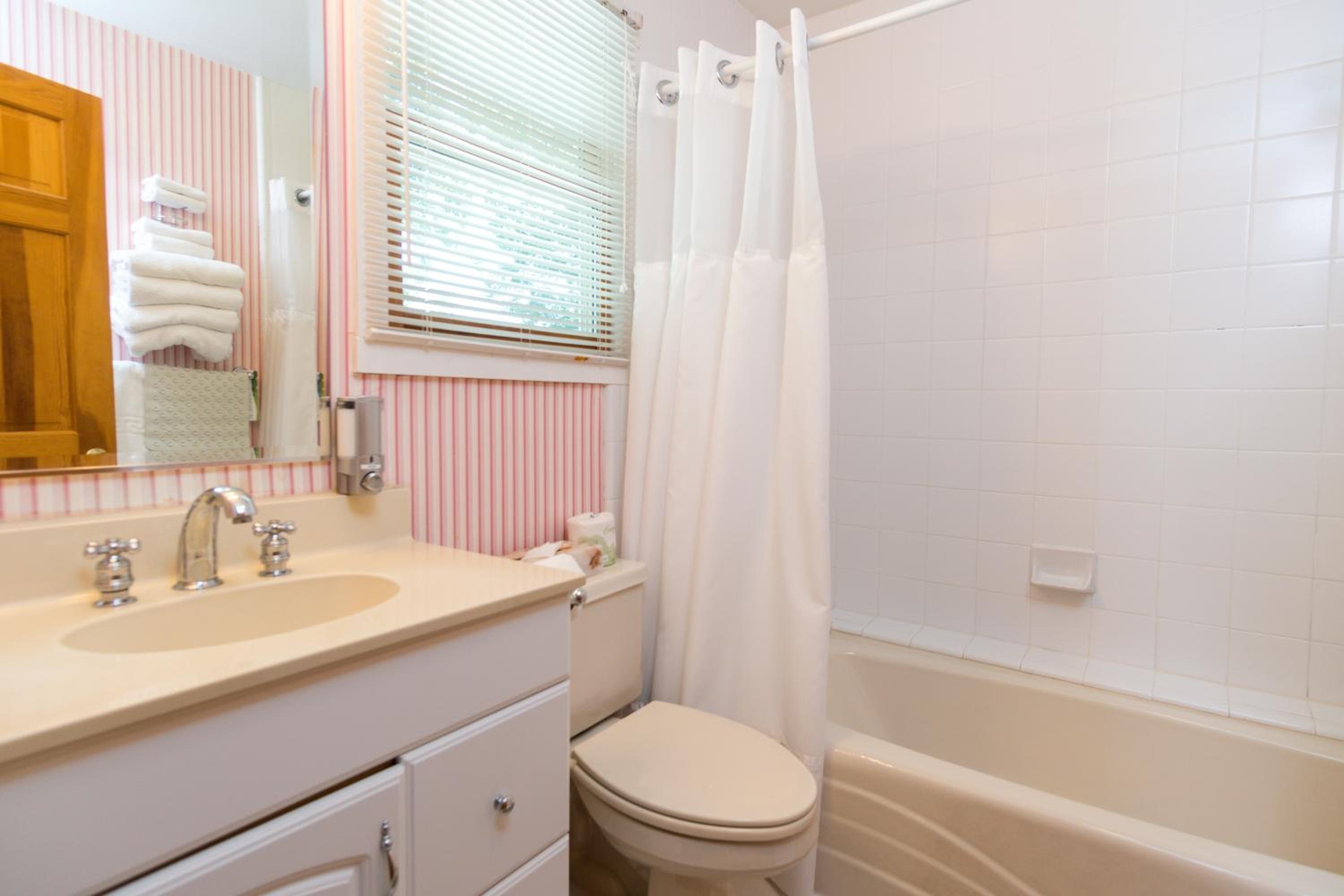 Woodward House Room - Photo 5