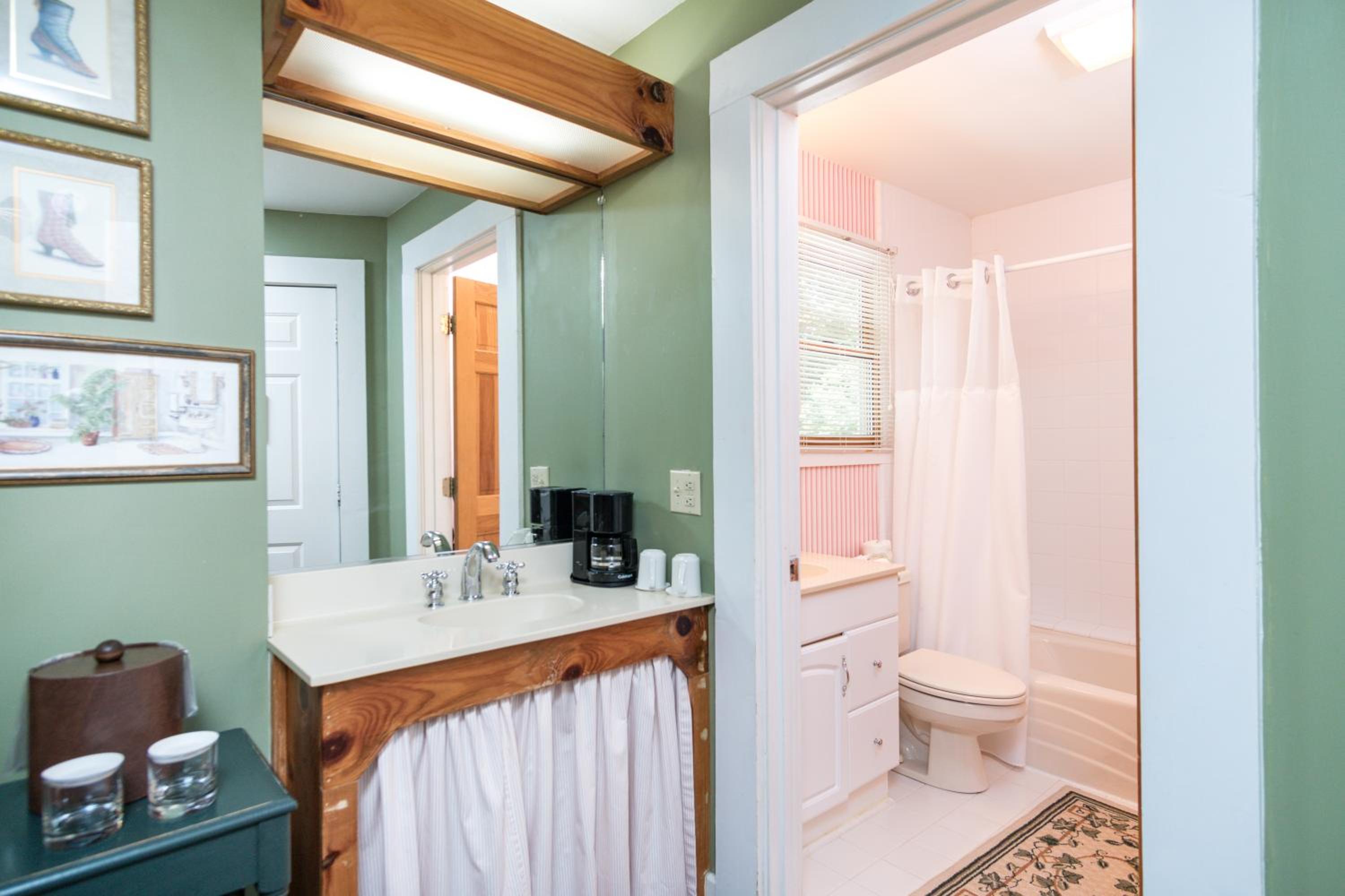 Woodward House Room - Photo 4