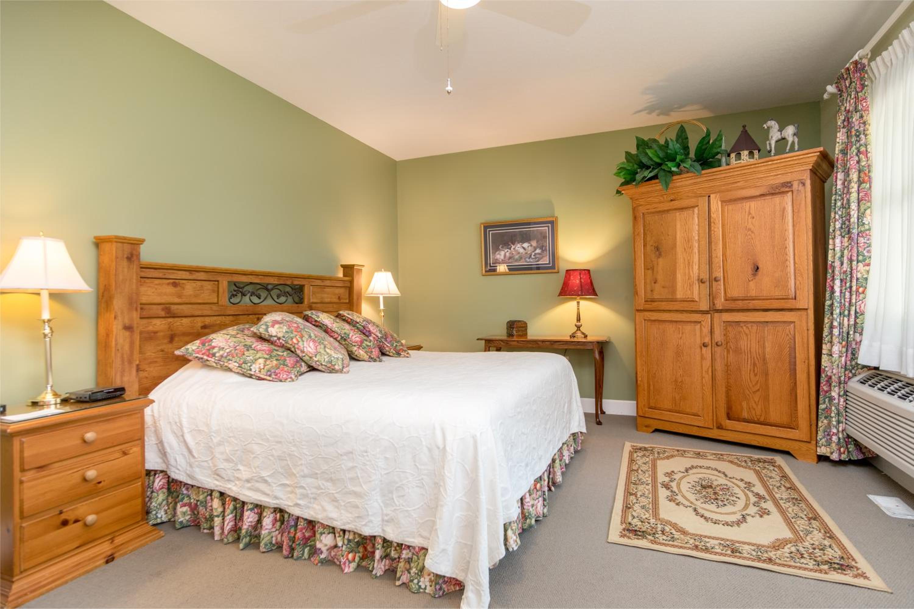 Woodward House Room - Photo 7