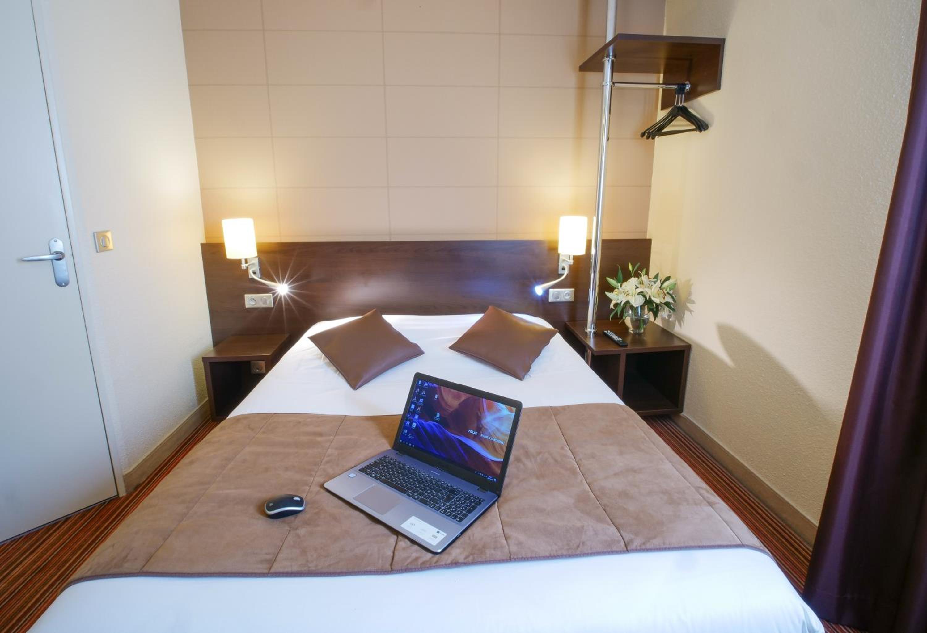 Standard Double or Twin Room photo 2