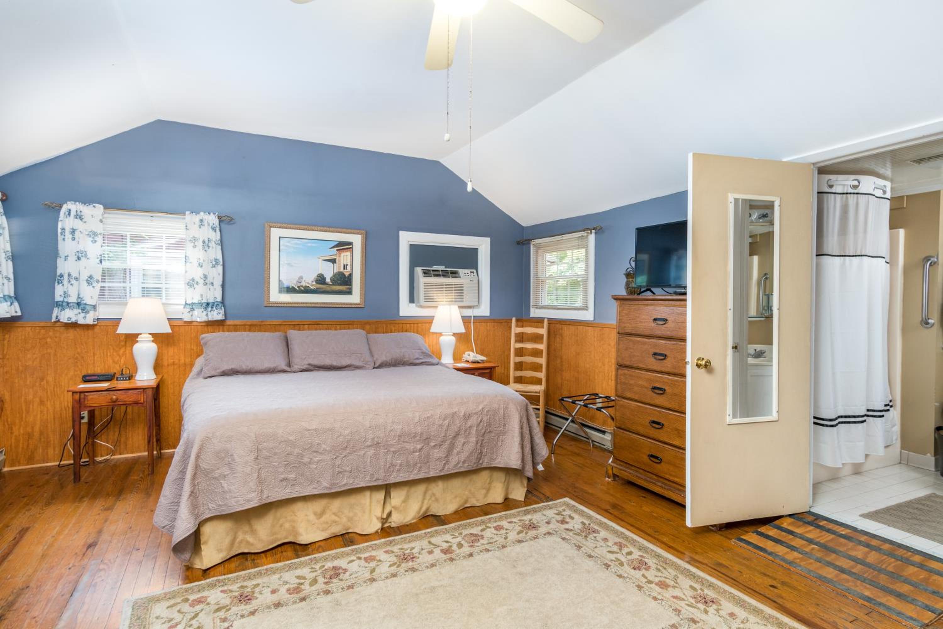 Large Cabin Room - Photo 7
