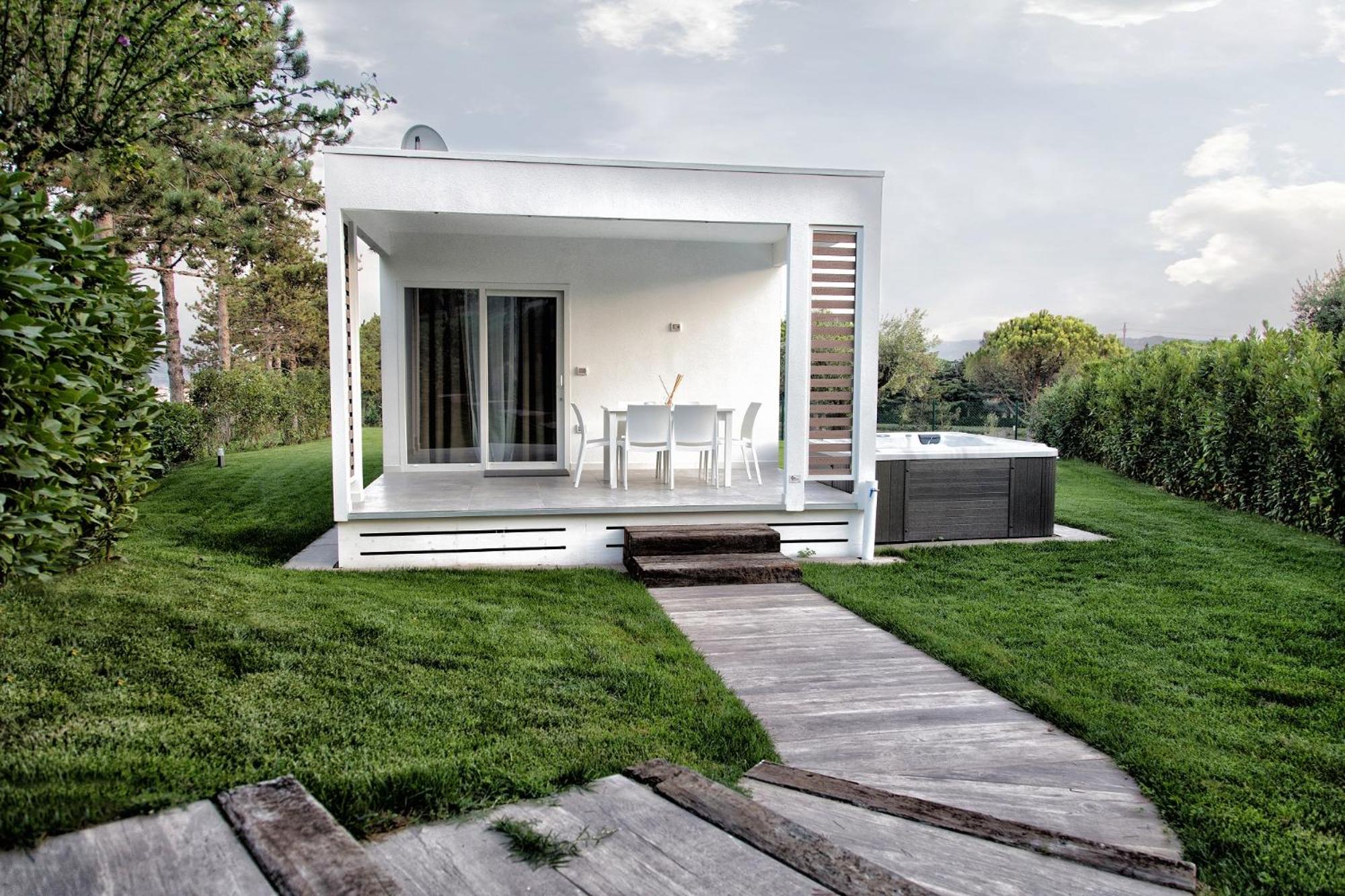 Superior Bungalow - Photo 13