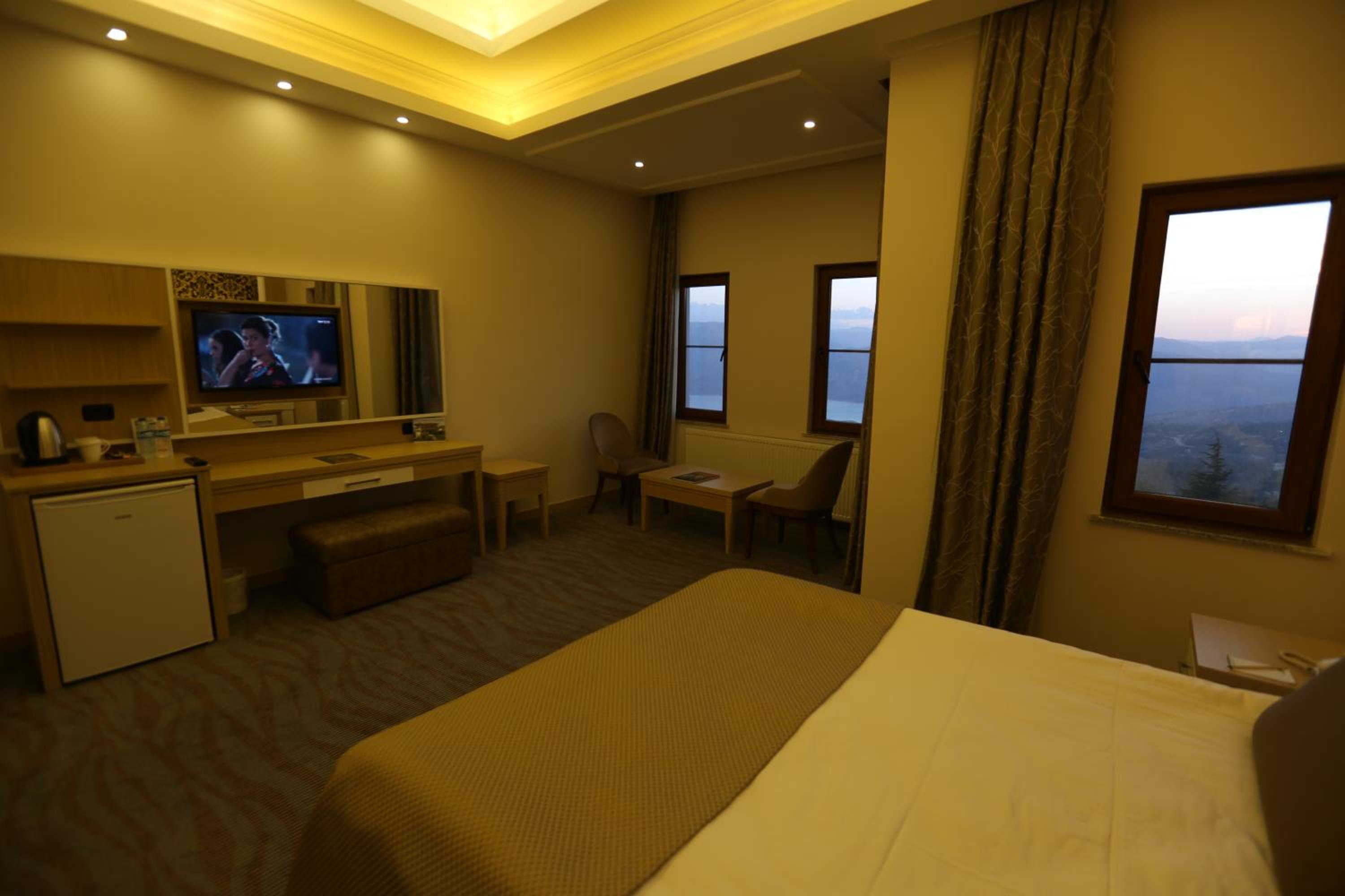 Suite with Lake View photo 2