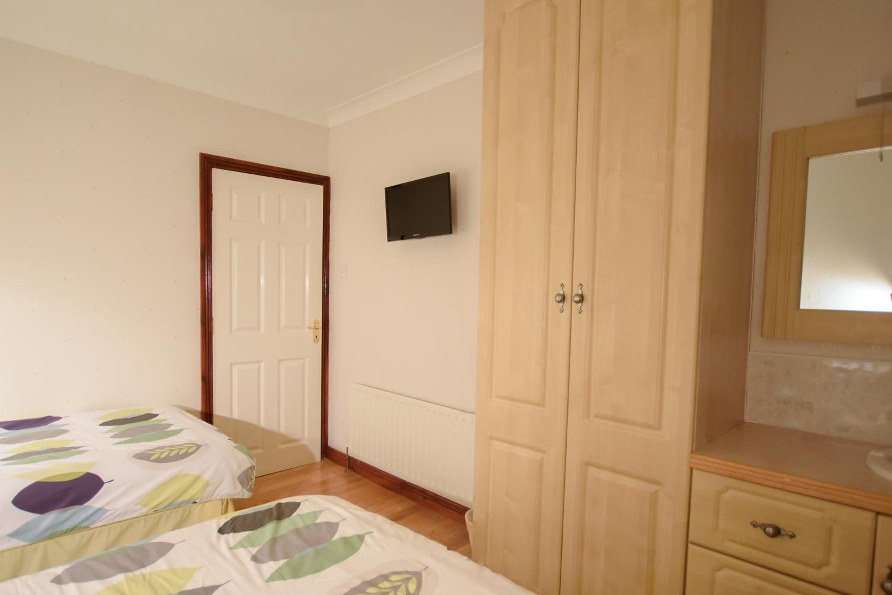 Three-Bedroom Apartment - Photo 8