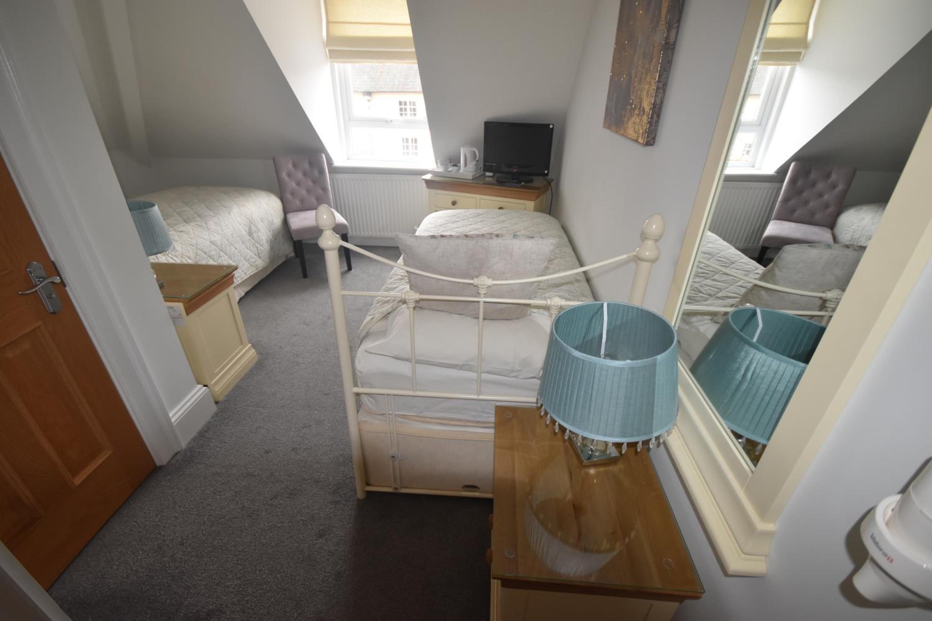 Twin Room - Photo 5