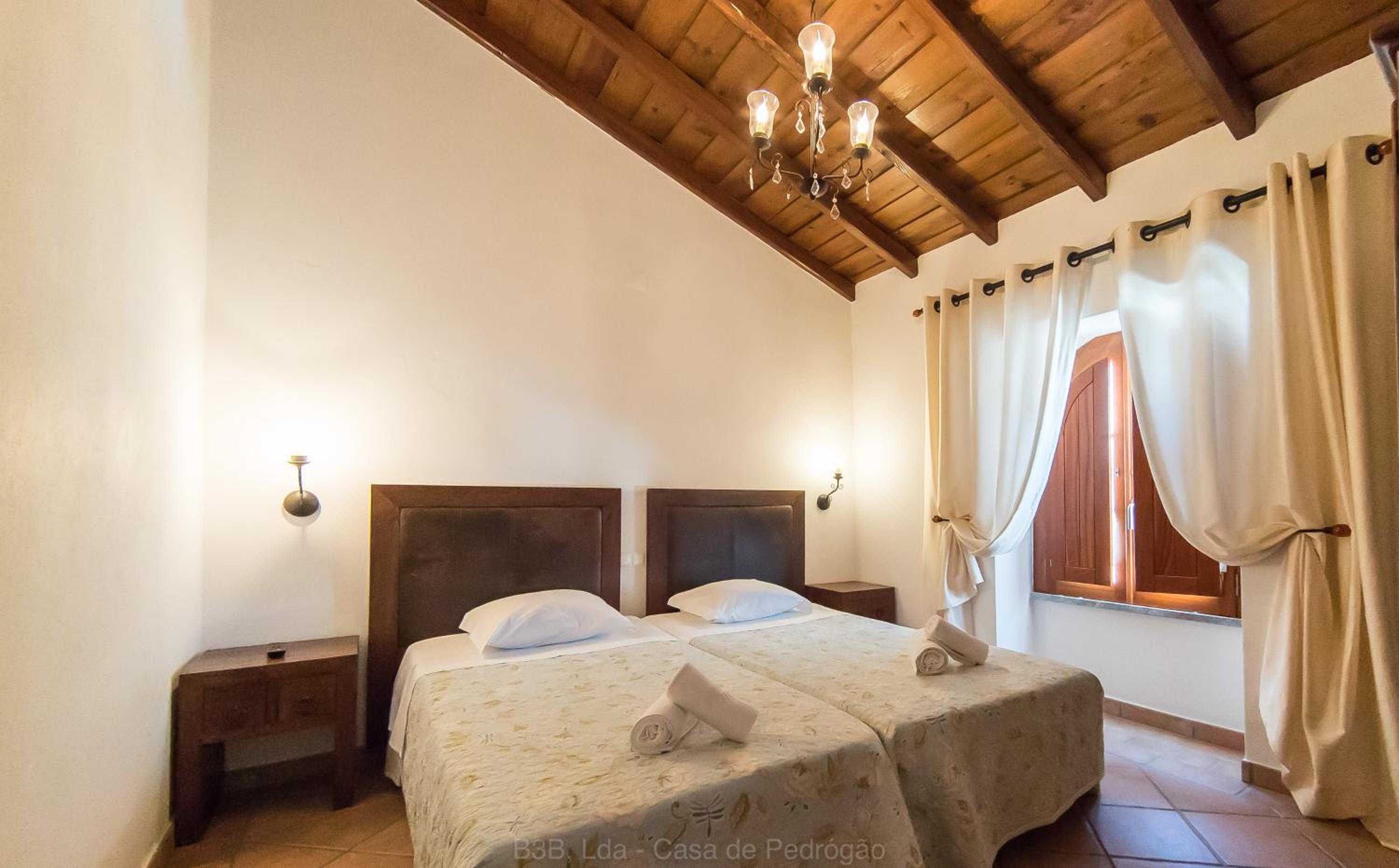 Twin Room - Photo 8