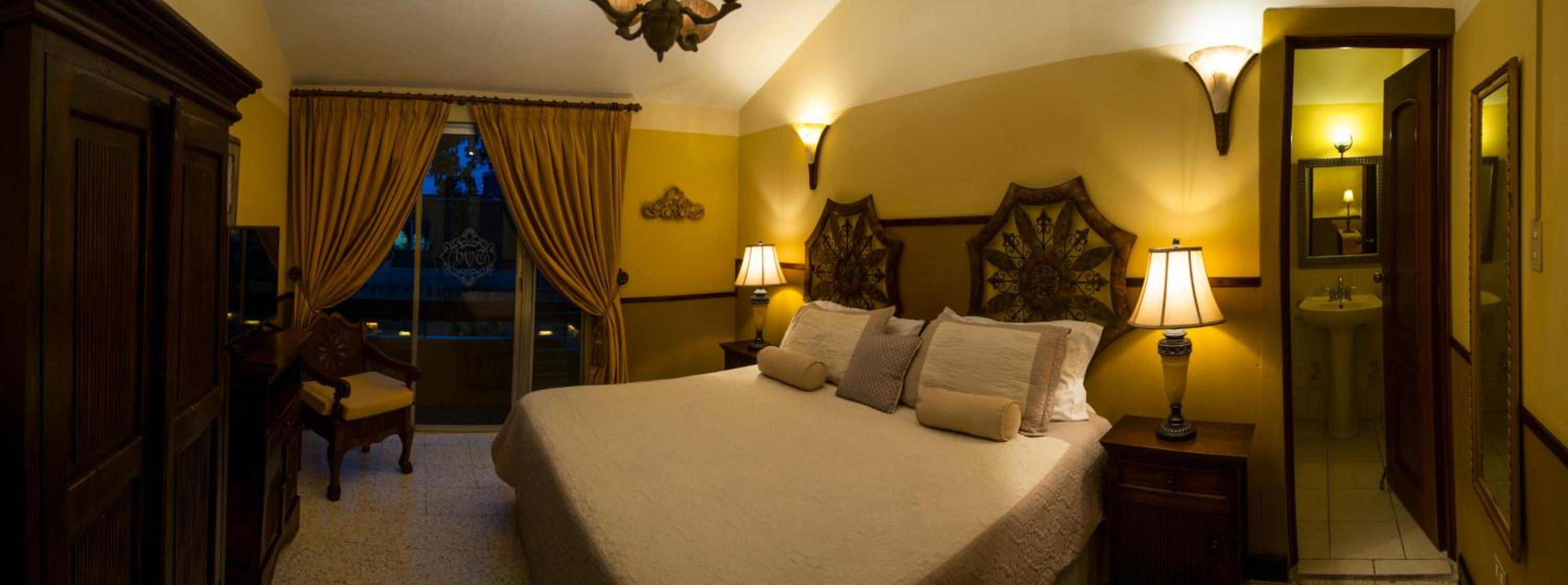Deluxe King Room photo 2