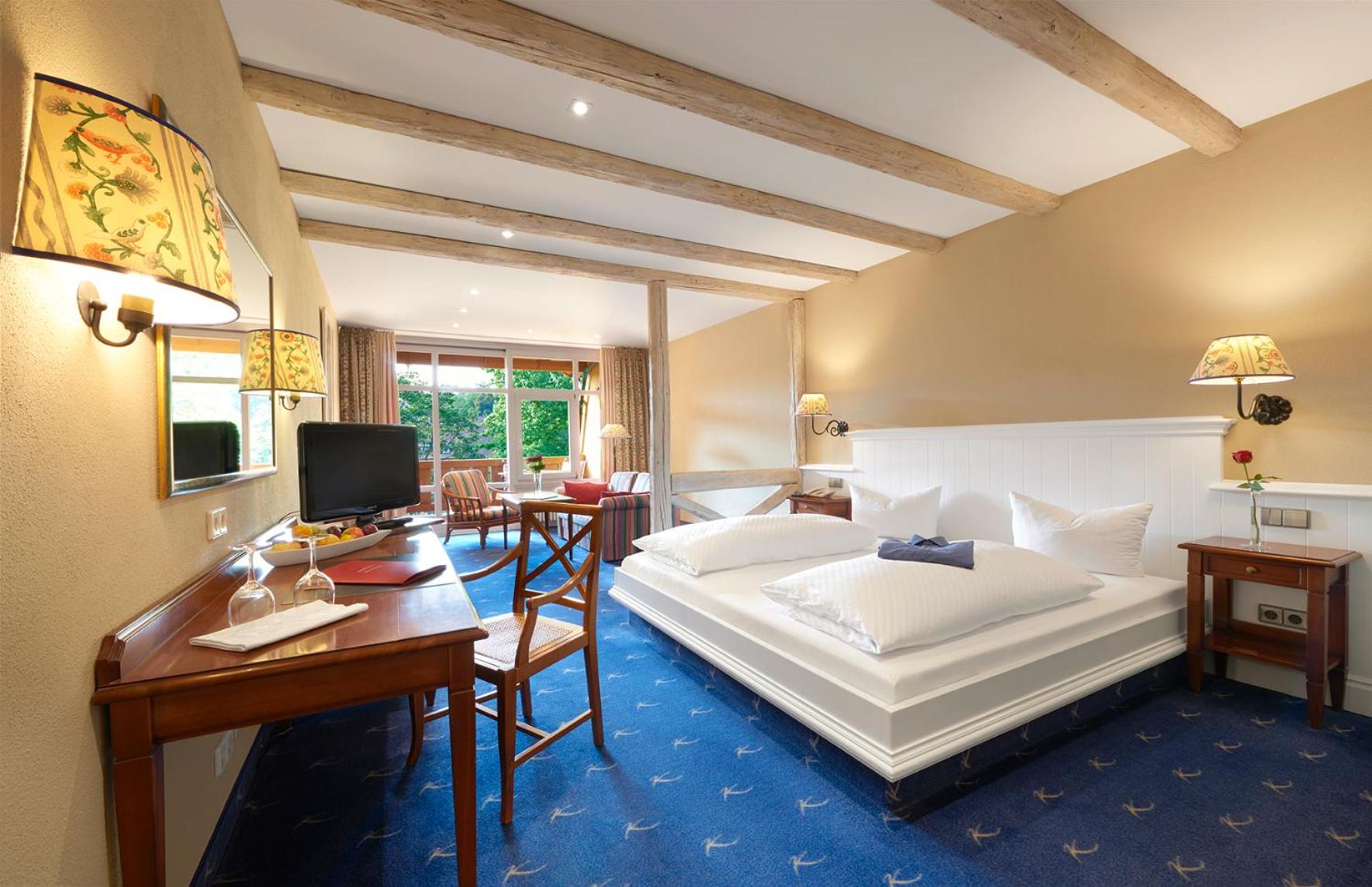 Double Room with Balcony - Photo 9