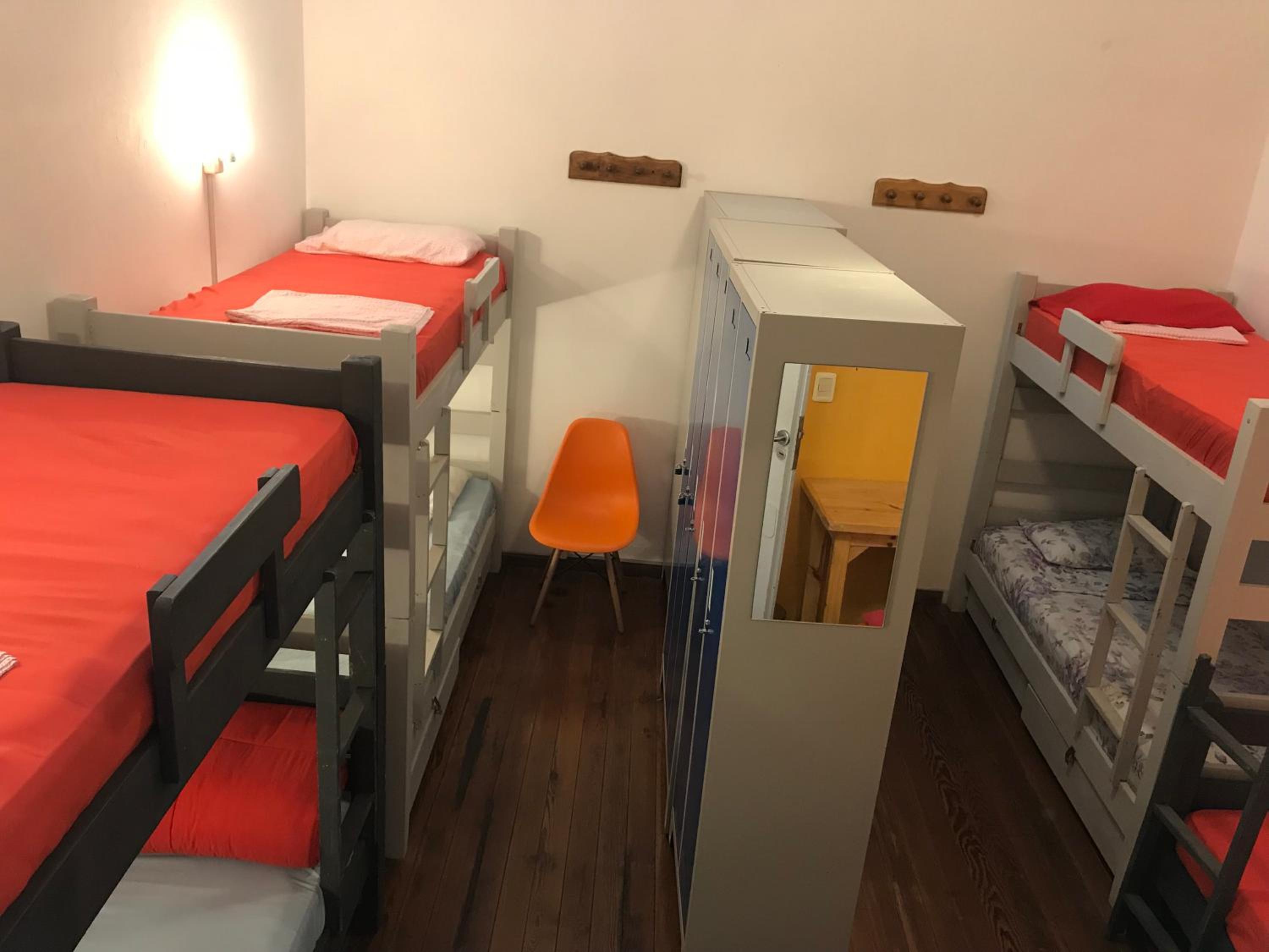 Bed in 8-Bed Mixed Dormitory Room photo 2