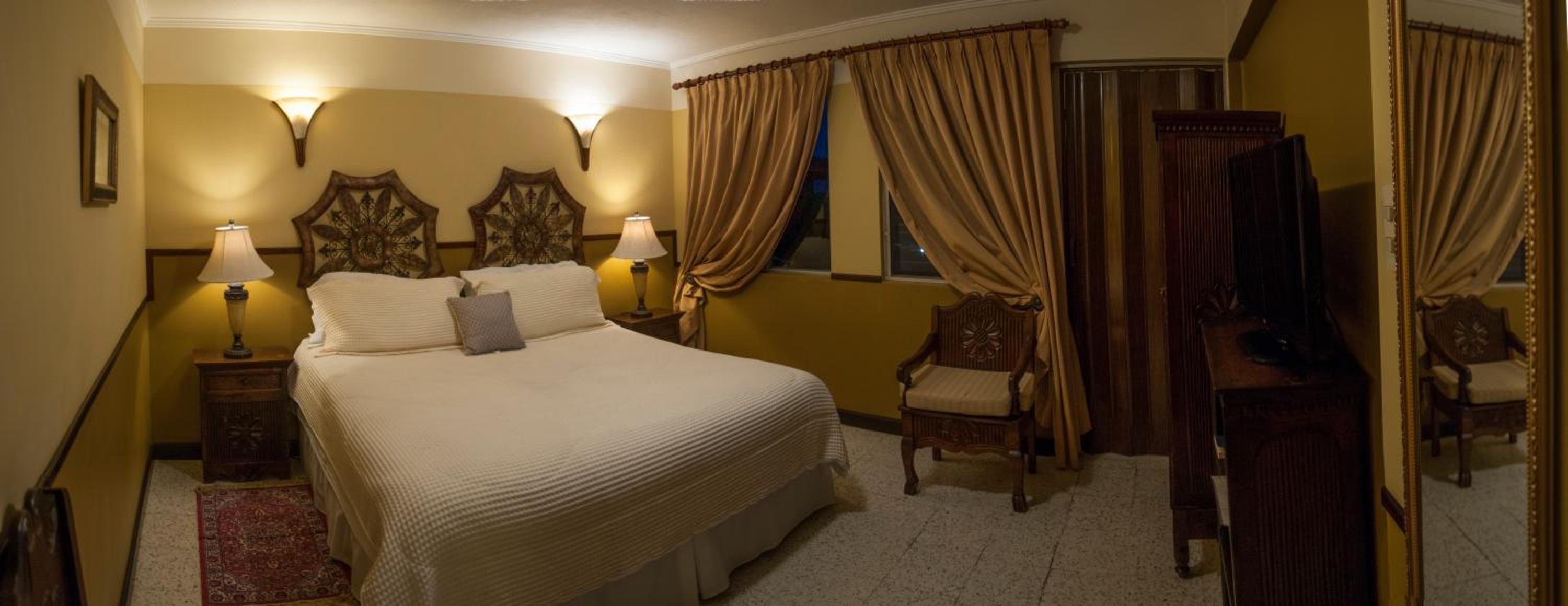Deluxe King Room photo 1