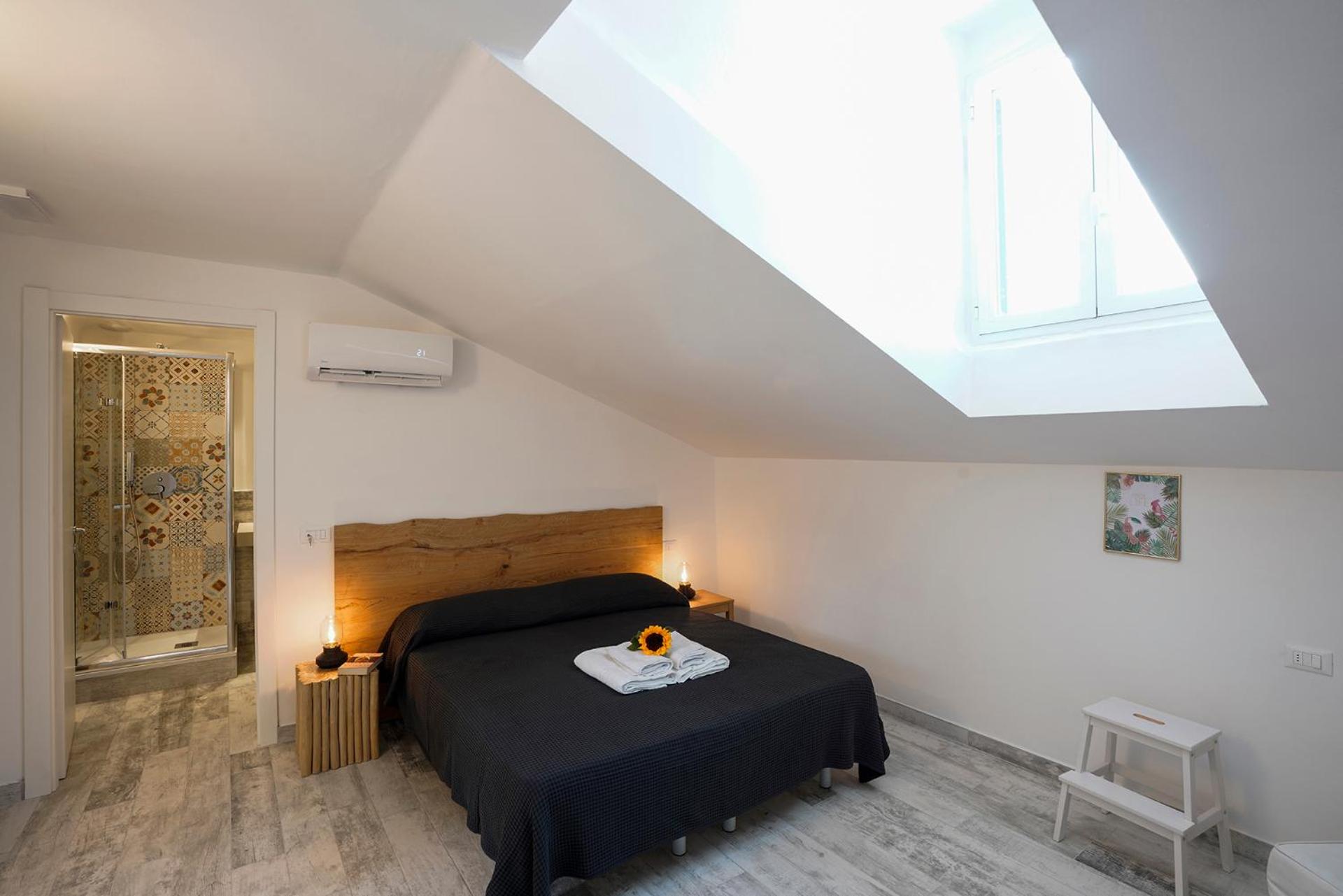 Double or Twin Room with Private Bathroom - Photo 5
