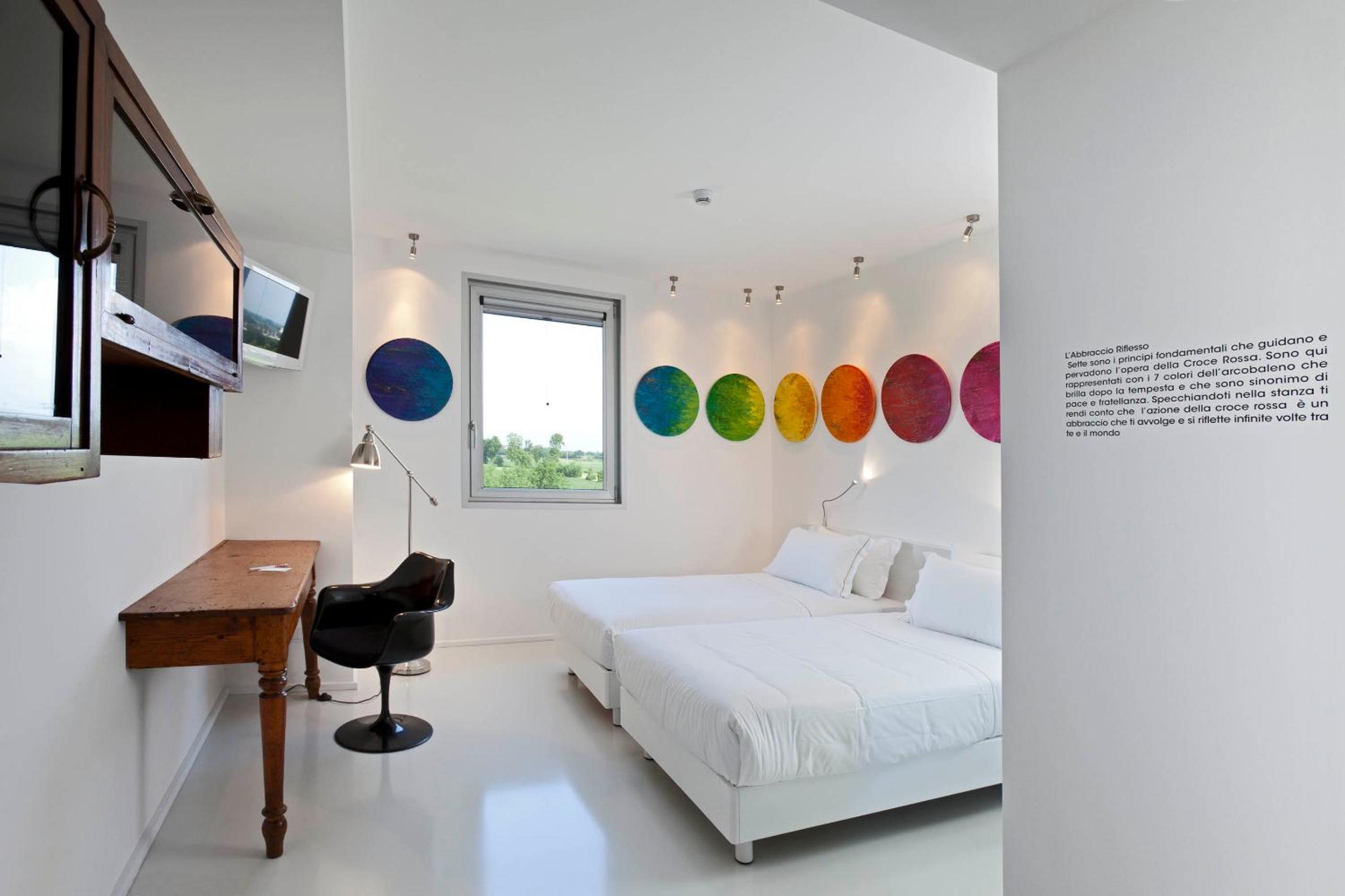 Standard Twin Room - Photo 11
