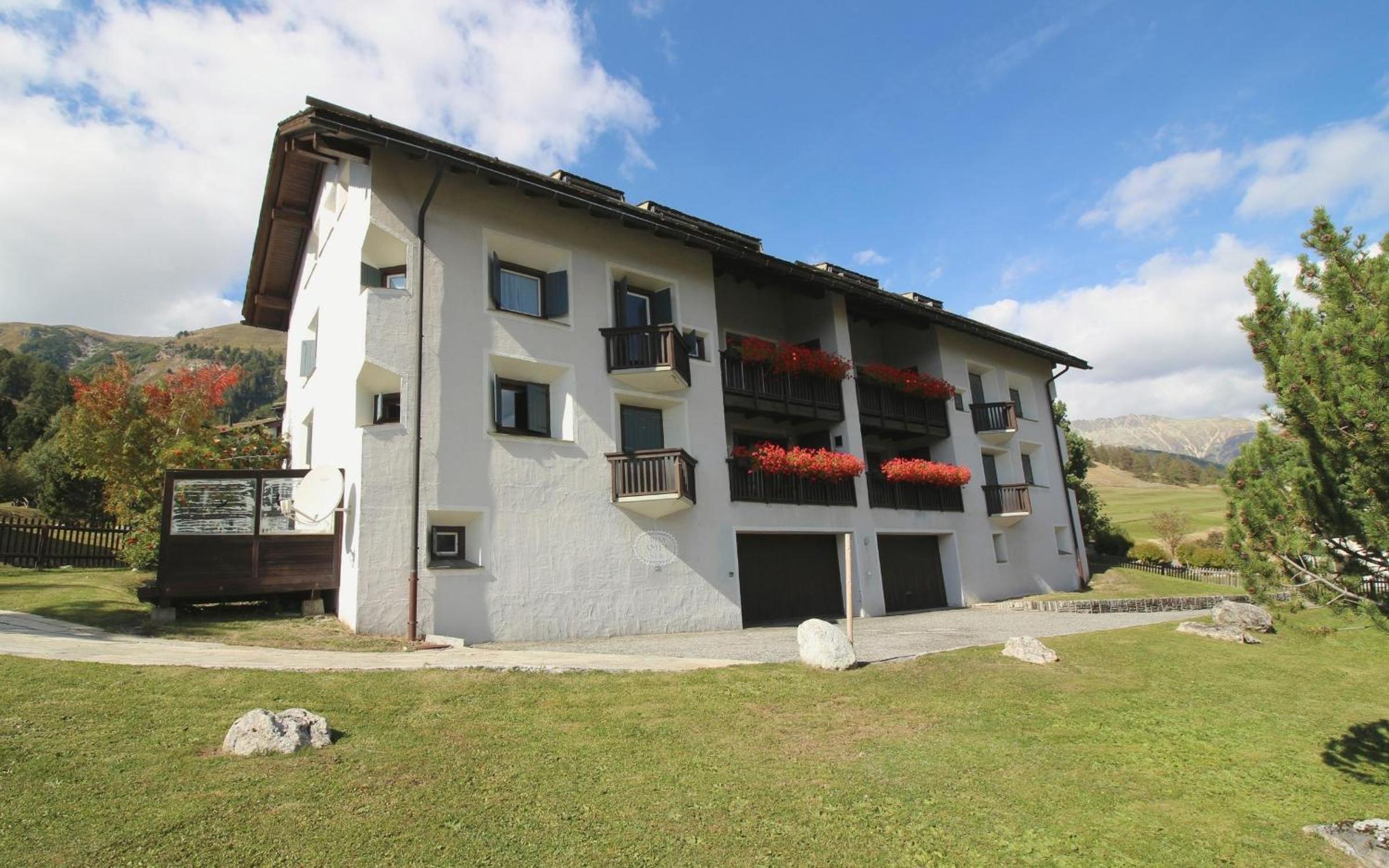 Apartment With Mountain View photo 3