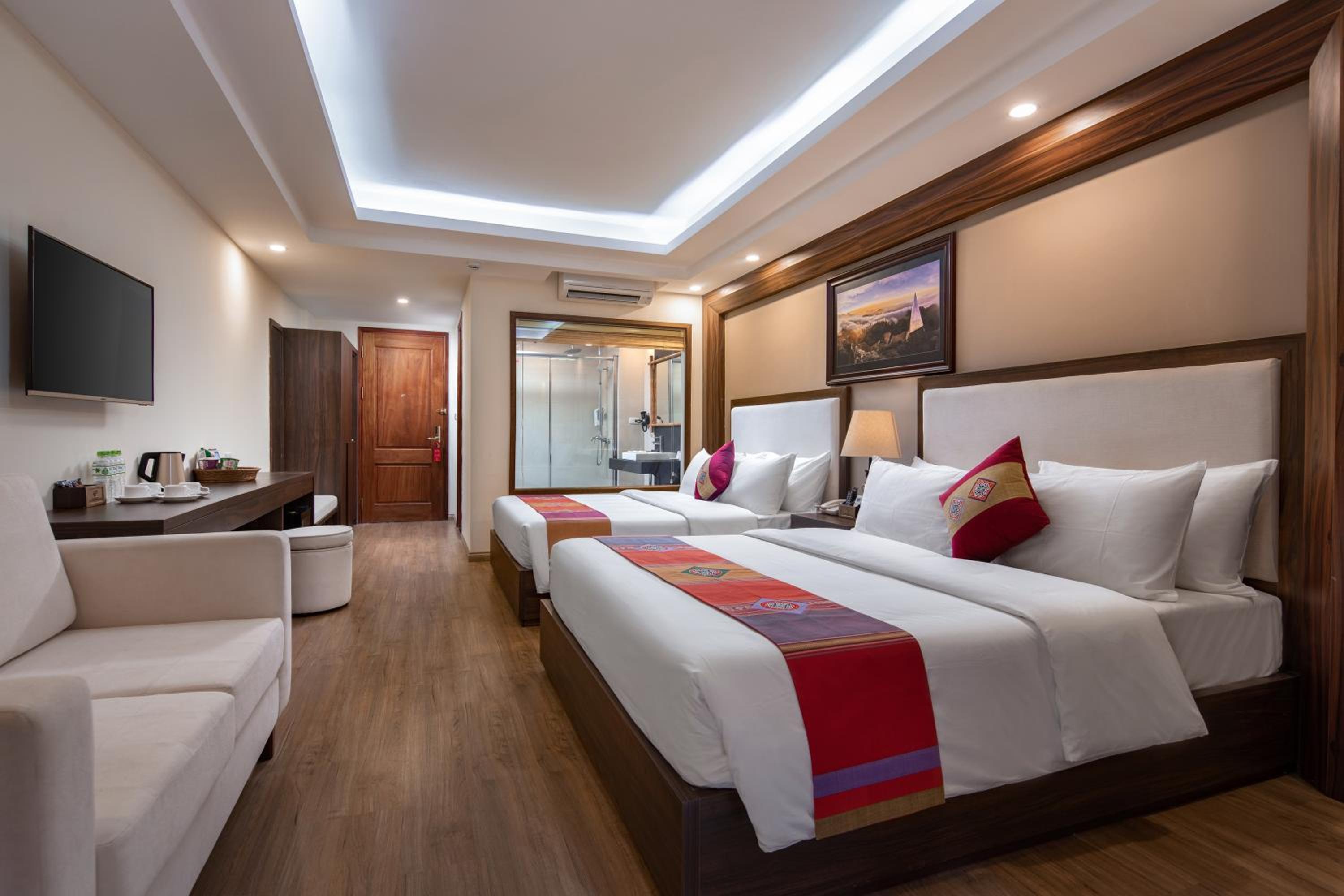 Superior Queen Room with Two Queen Beds photo 3