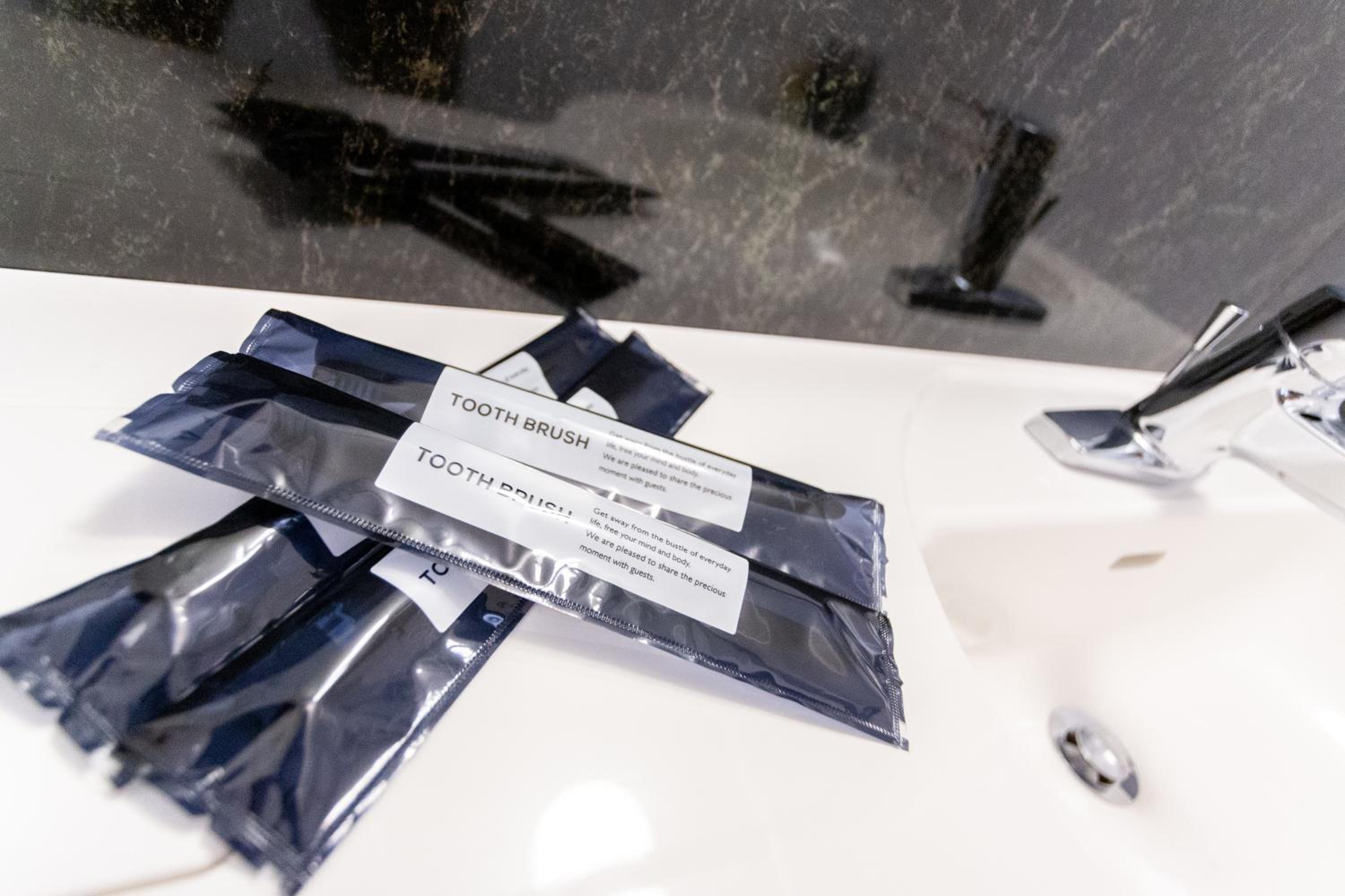 Twin Room With Bath photo 2