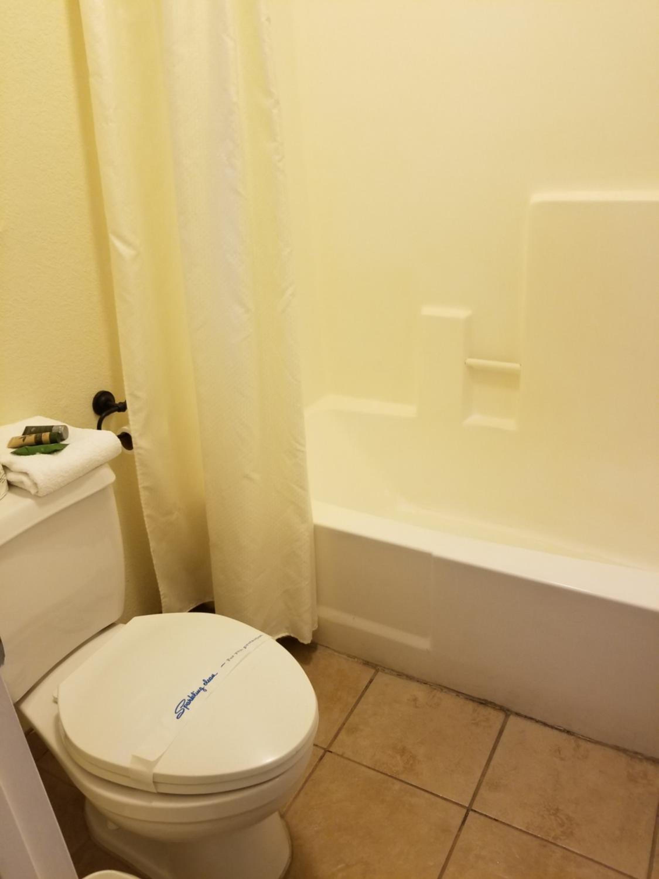 Standard Queen Room - Photo 6