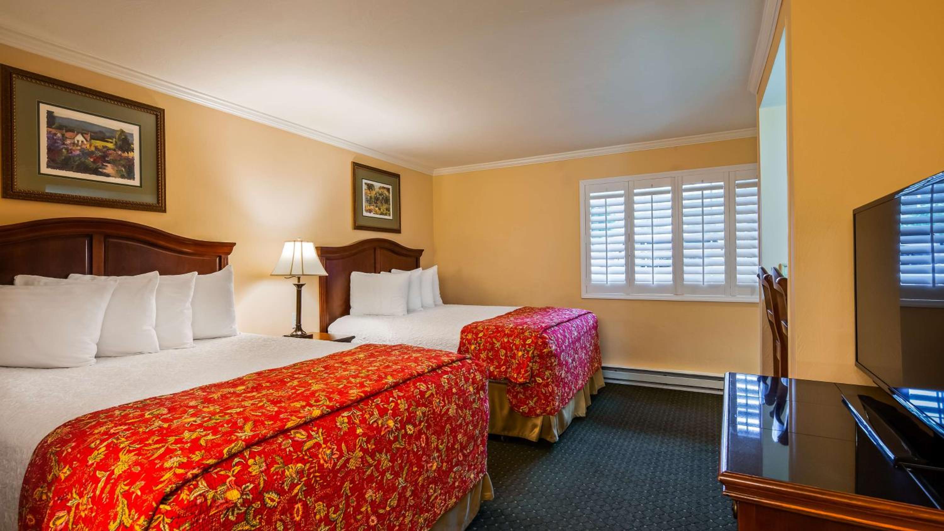 Large Queen Room with Two Queen Beds - Non-Smoking photo 3