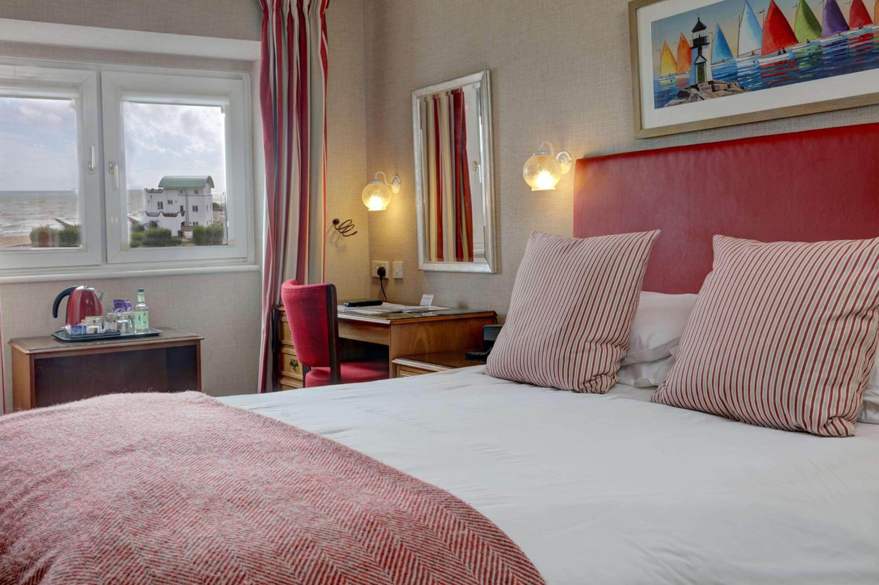 Classic King Room with Sea View - Photo 2