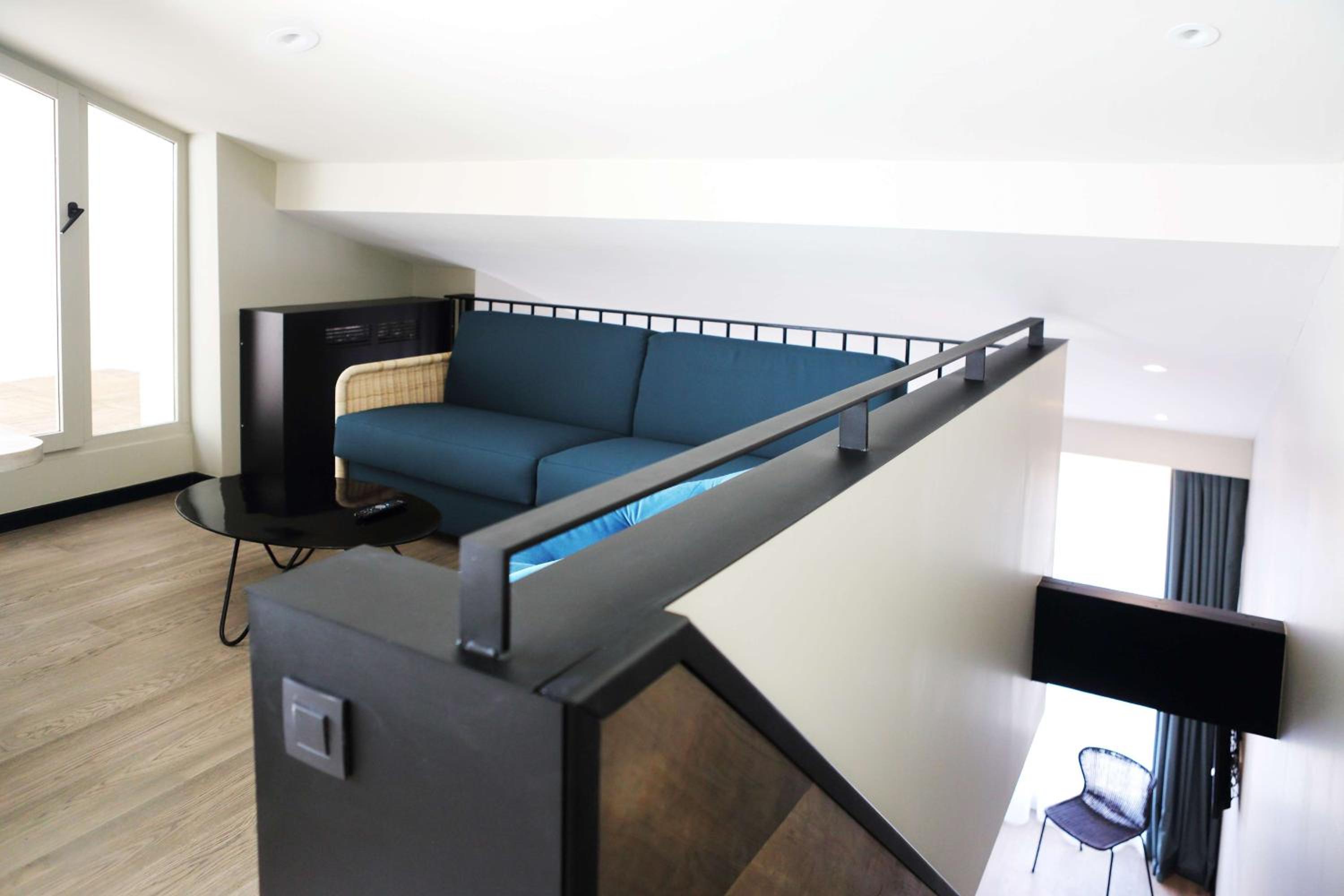 Family Room with Mezzanine, Sofa Bed and Living Room - Non-Smoking