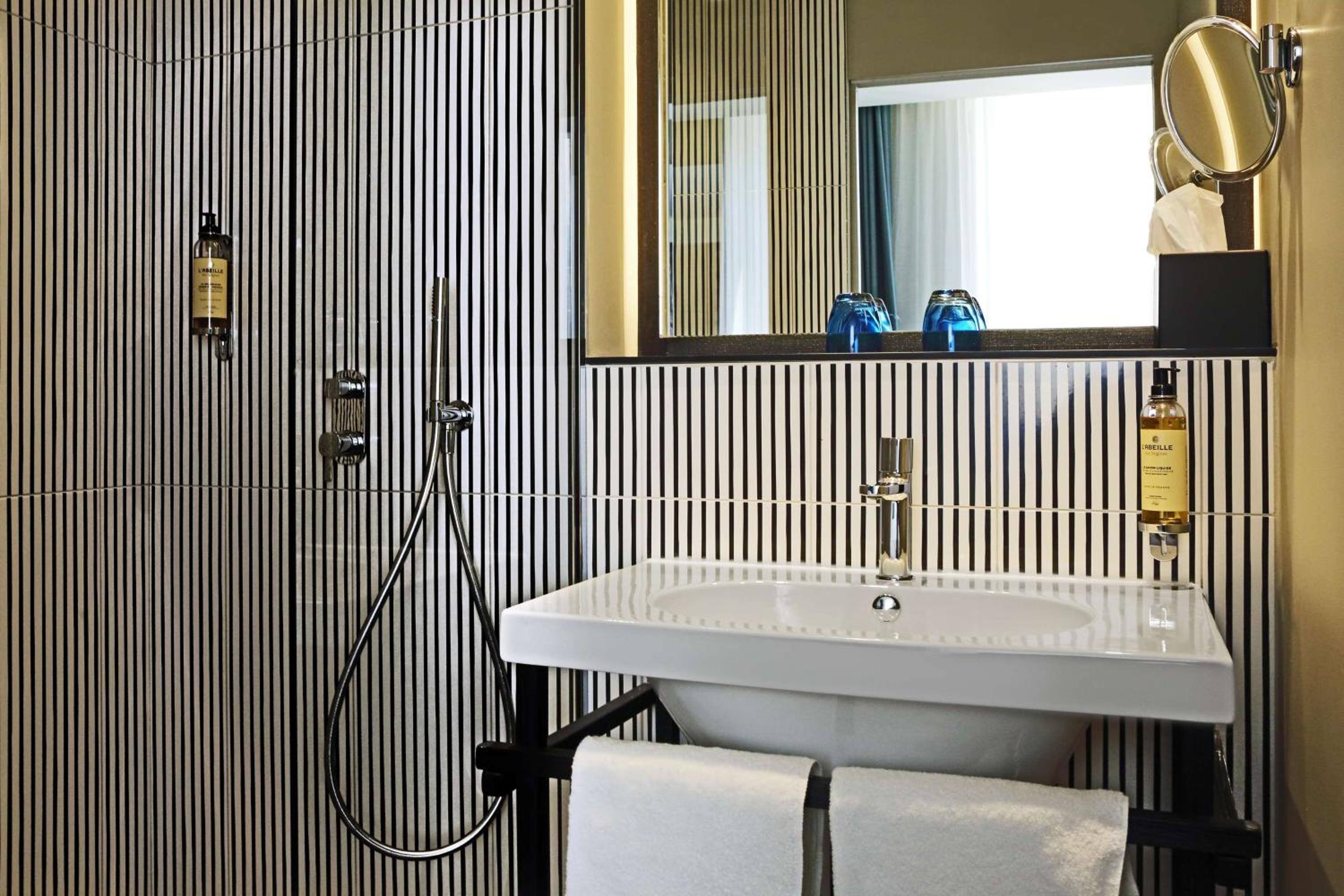 Deluxe King Room photo 2